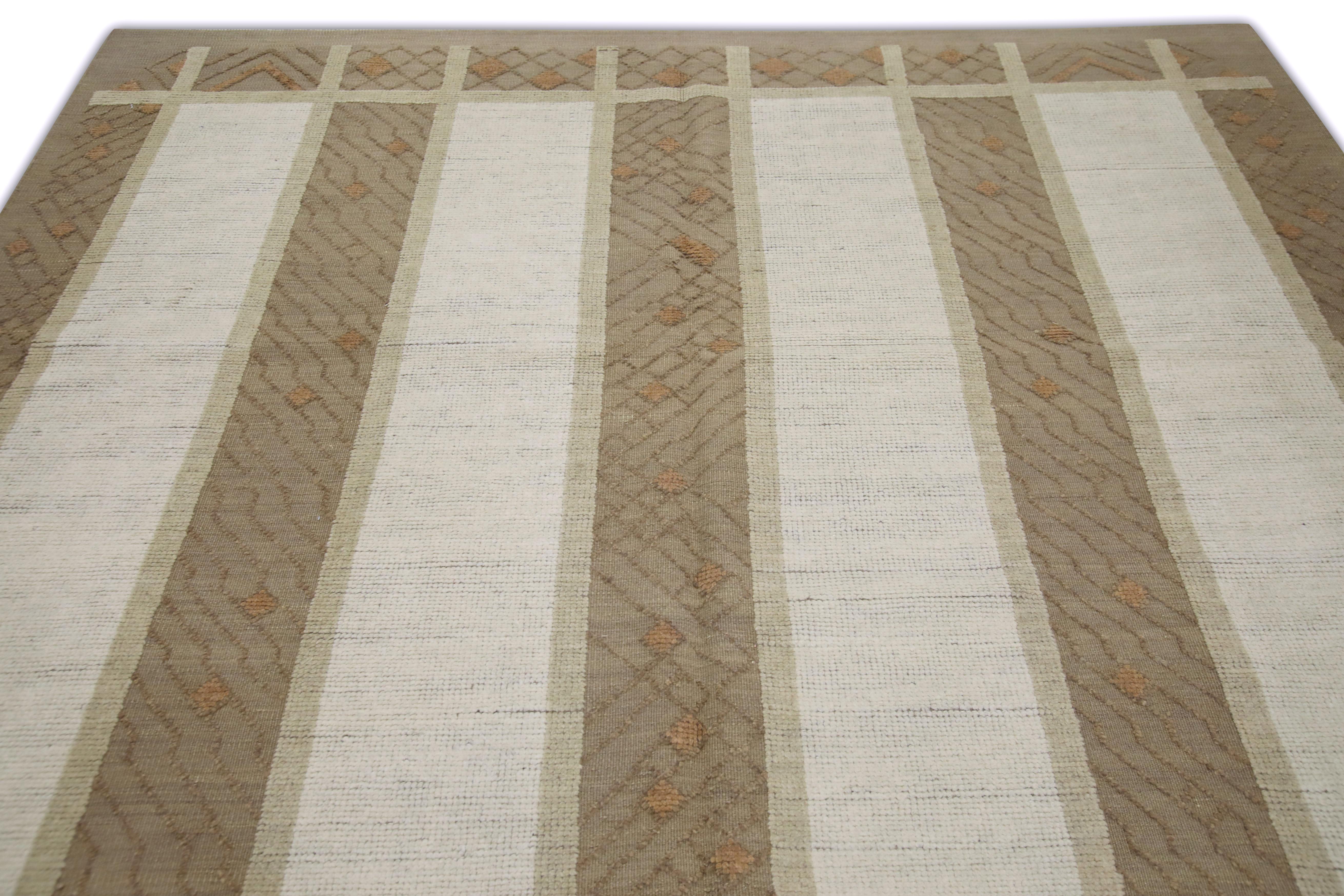 Hand-Woven Handwoven Wool Turkish Oushak Rug 7'8