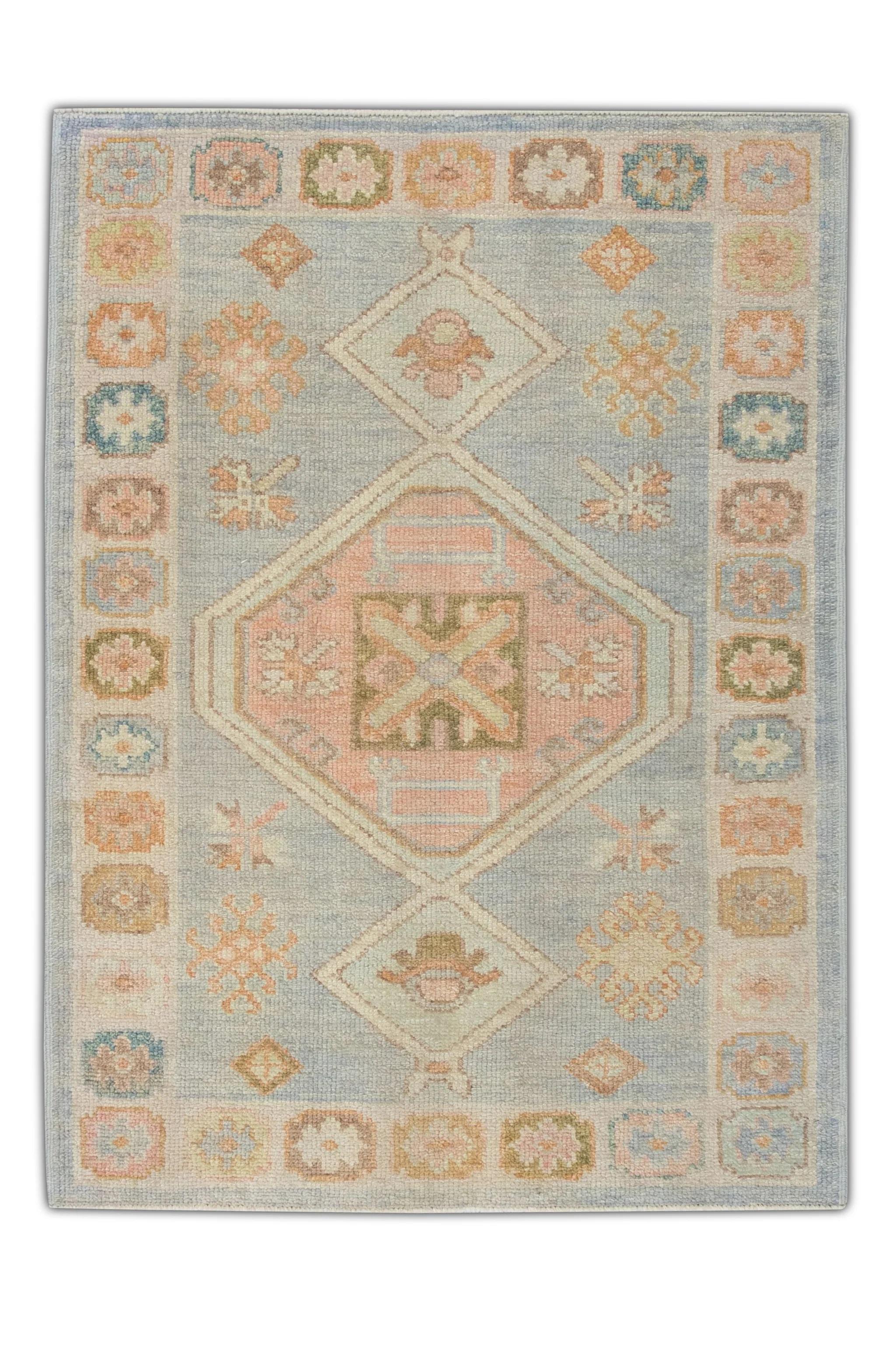 Handgewebter türkischer Oushak-Teppich aus Wolle mit blauem Medaillon-Design 3'3