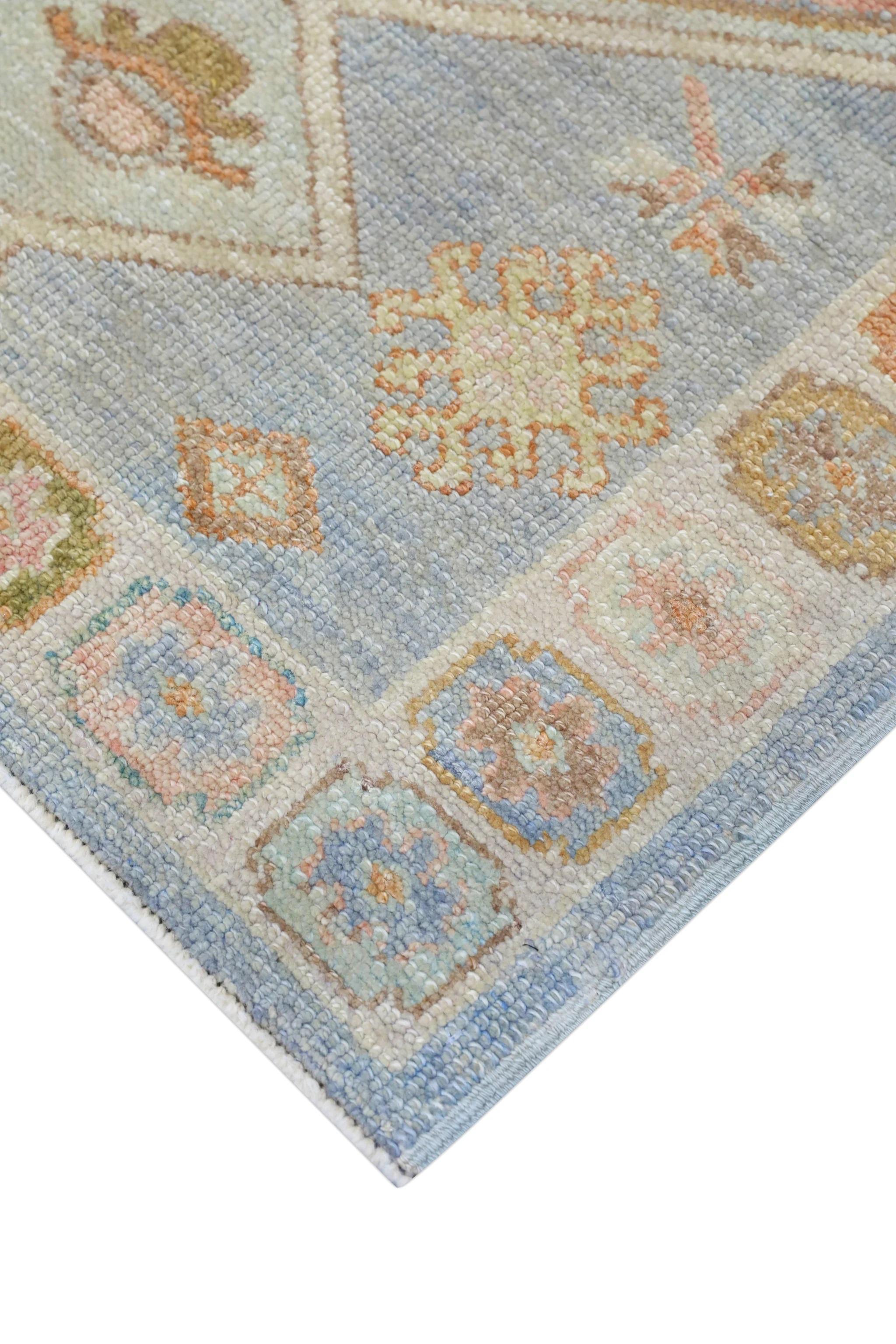 Handgewebter türkischer Oushak-Teppich aus Wolle mit blauem Medaillon-Design 3'3
