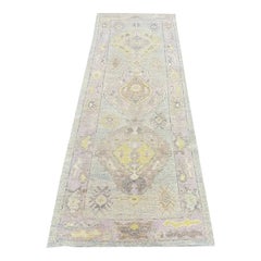 Tappeto da corridoio Oushak turco in lana tessuto a mano, tappeto vintage anni ’90 con motivo floreale delicato, 3x9