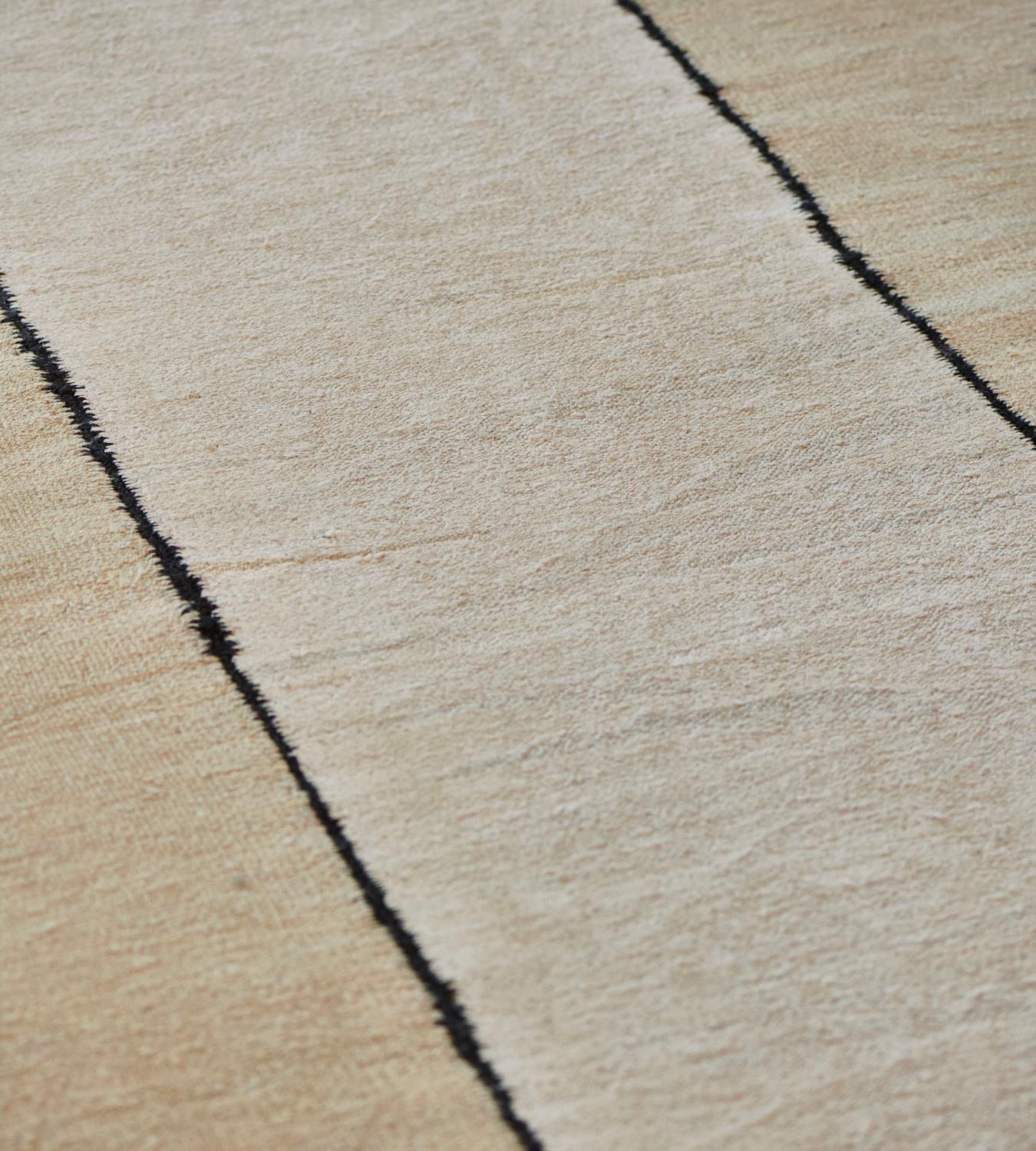 Tissé à la main Tapis contemporain en laine tissée à la main à rayures verticales en vente