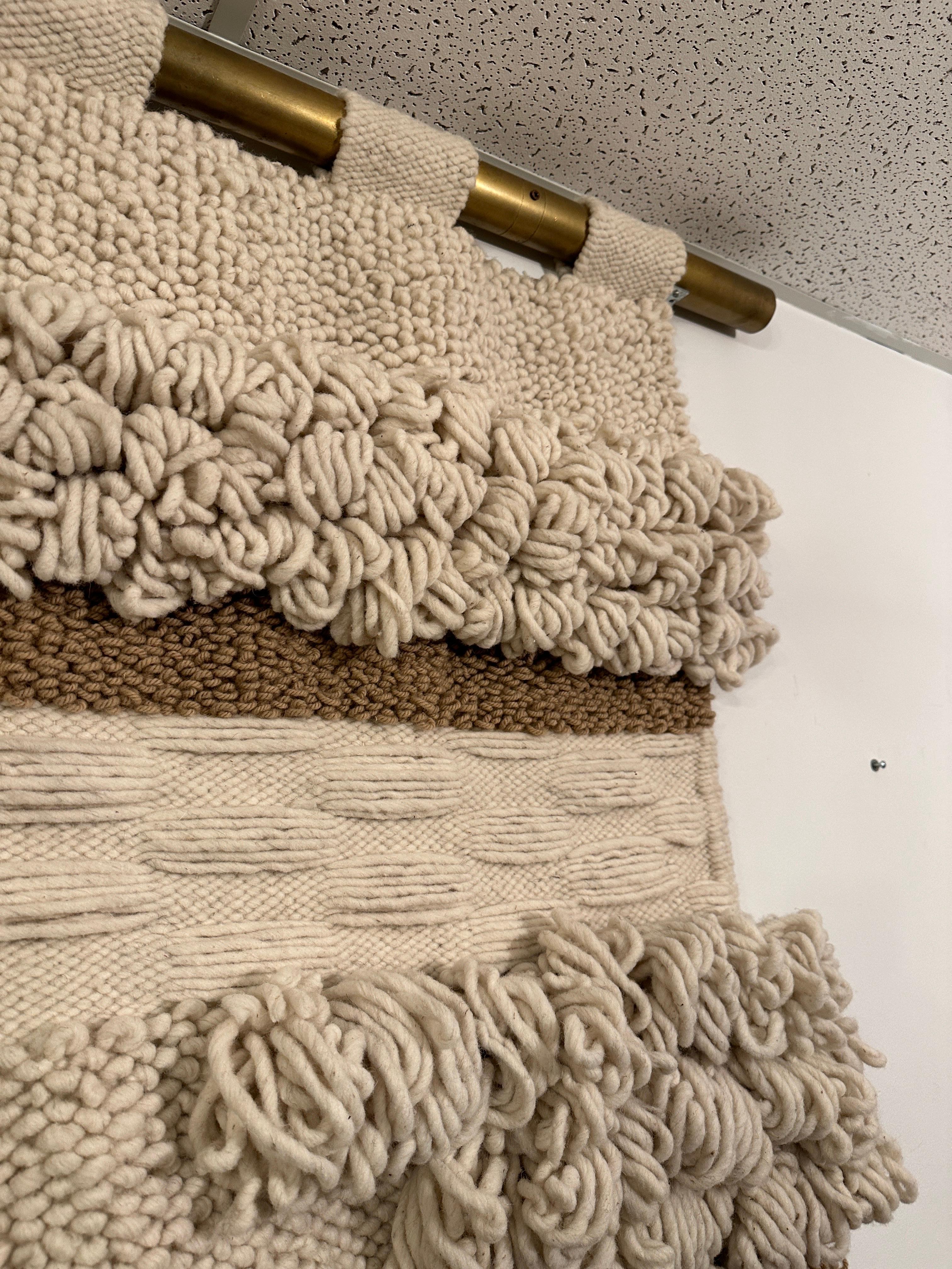 Handgewebter Wandteppich aus Wolle im Angebot 1