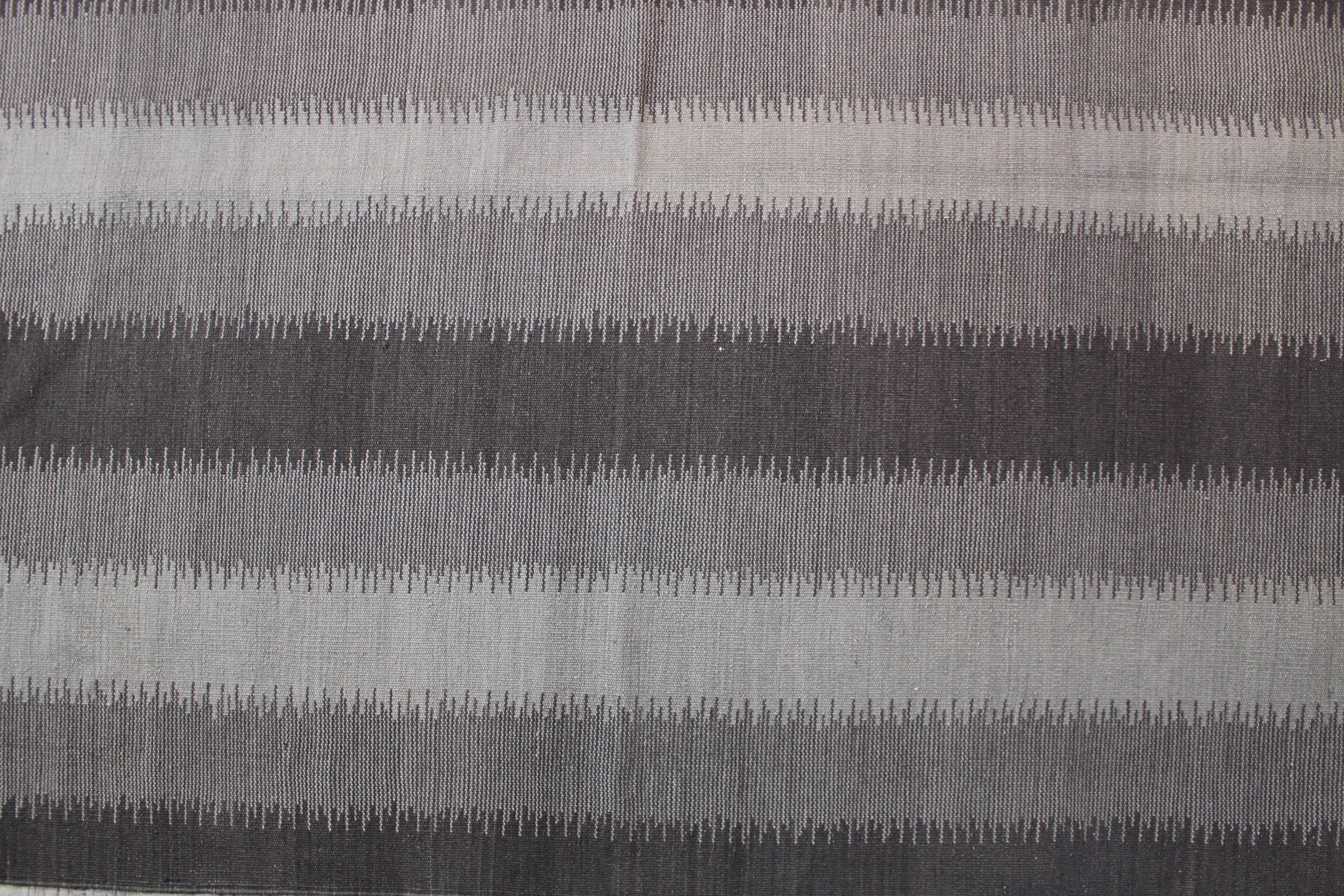 Handwoven Woolen Kilim Rug For Sale 4