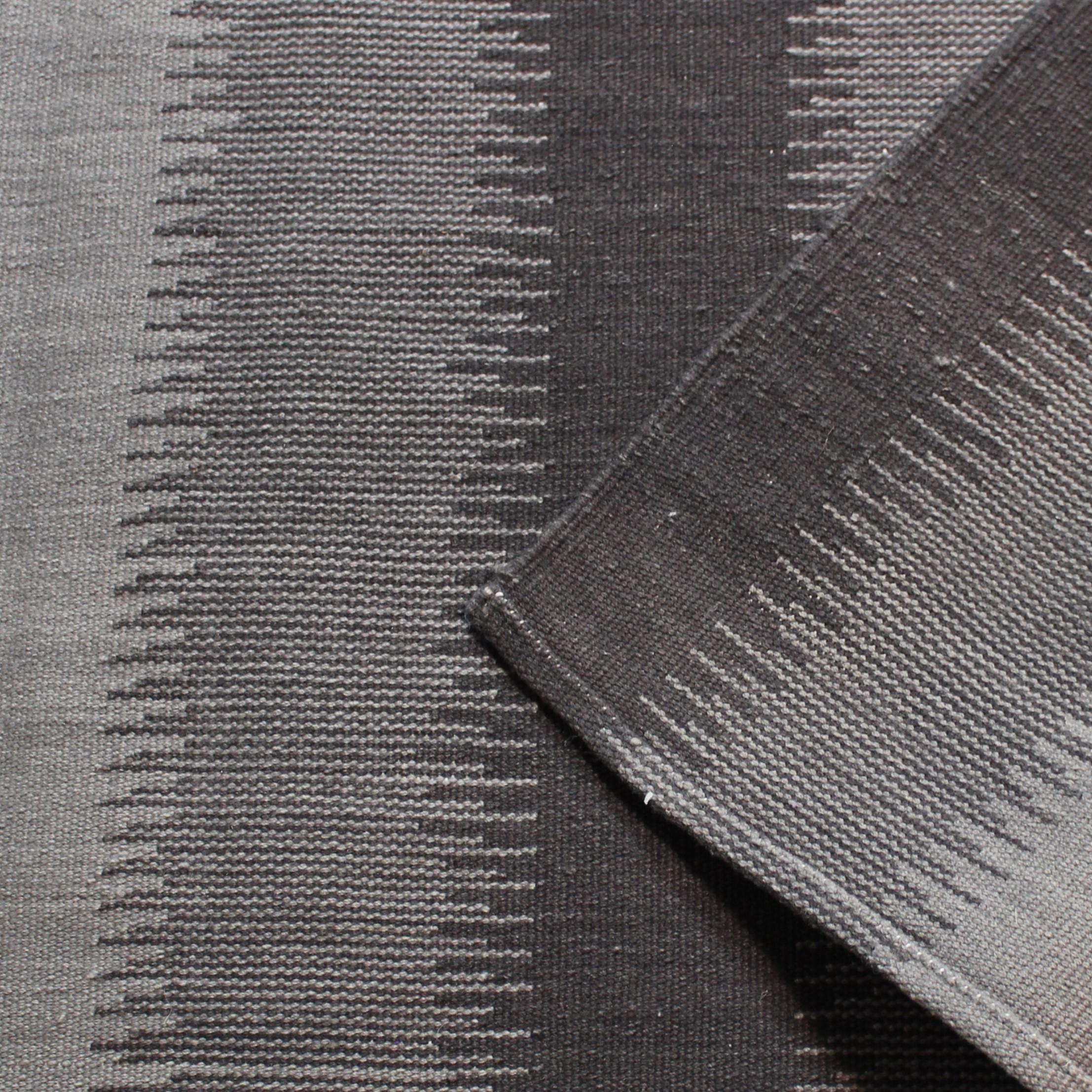 Handwoven Woolen Kilim Rug For Sale 2