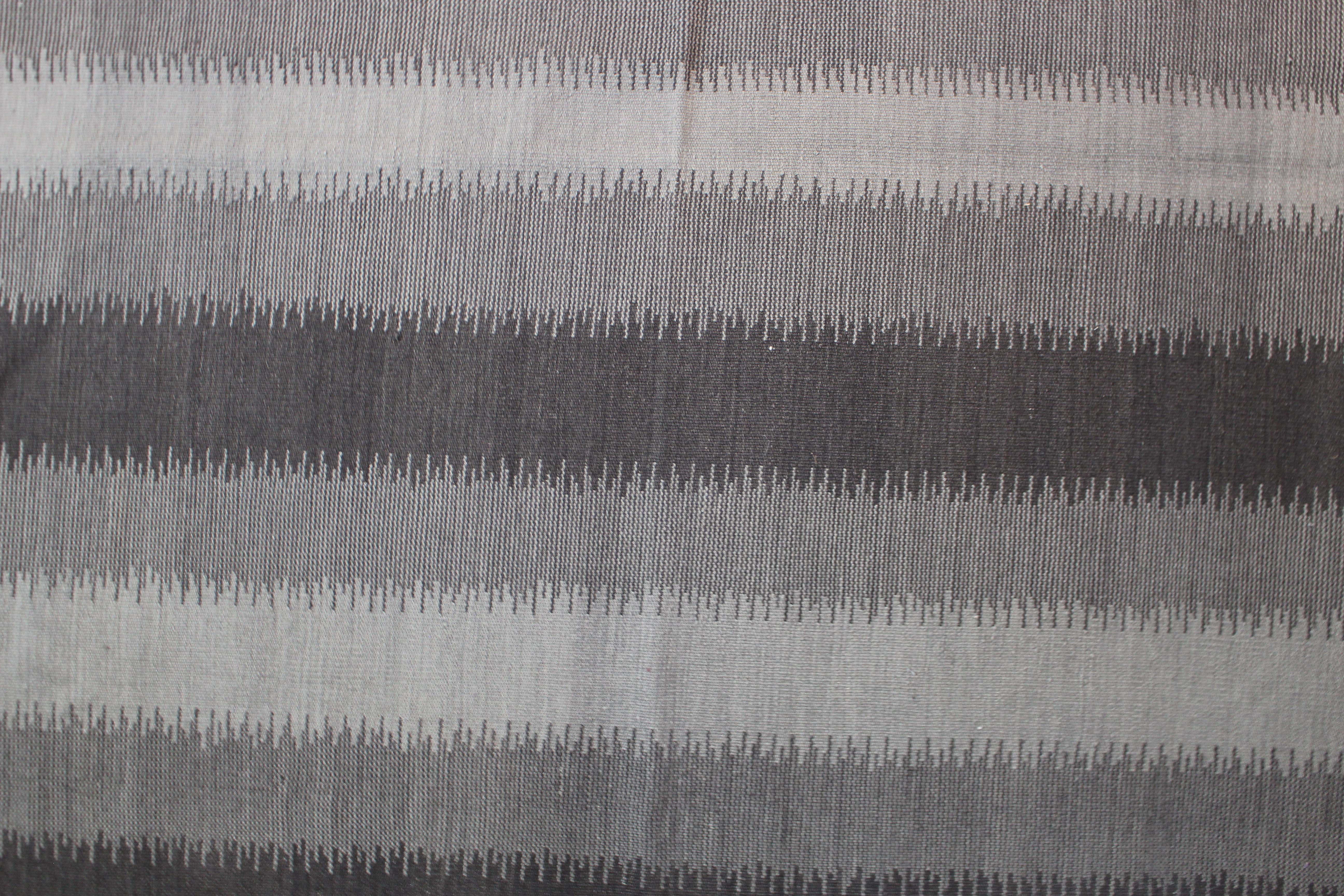 Handwoven Woolen Kilim Rug For Sale 3