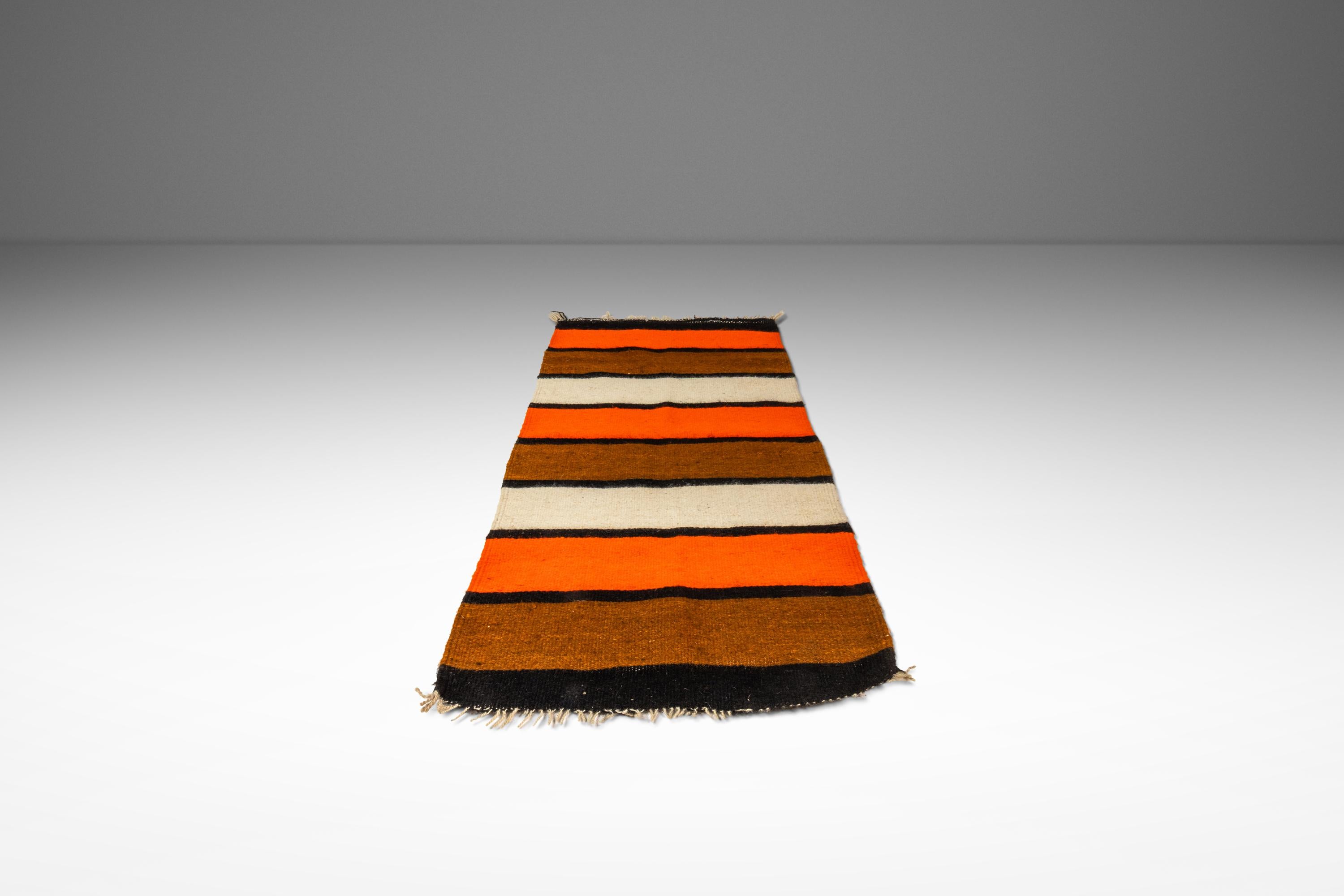 Handgewebte Satteldecke aus Wolle Wandteppich oder Küchen-/Badematte, USA, um 1950 (Moderne der Mitte des Jahrhunderts) im Angebot