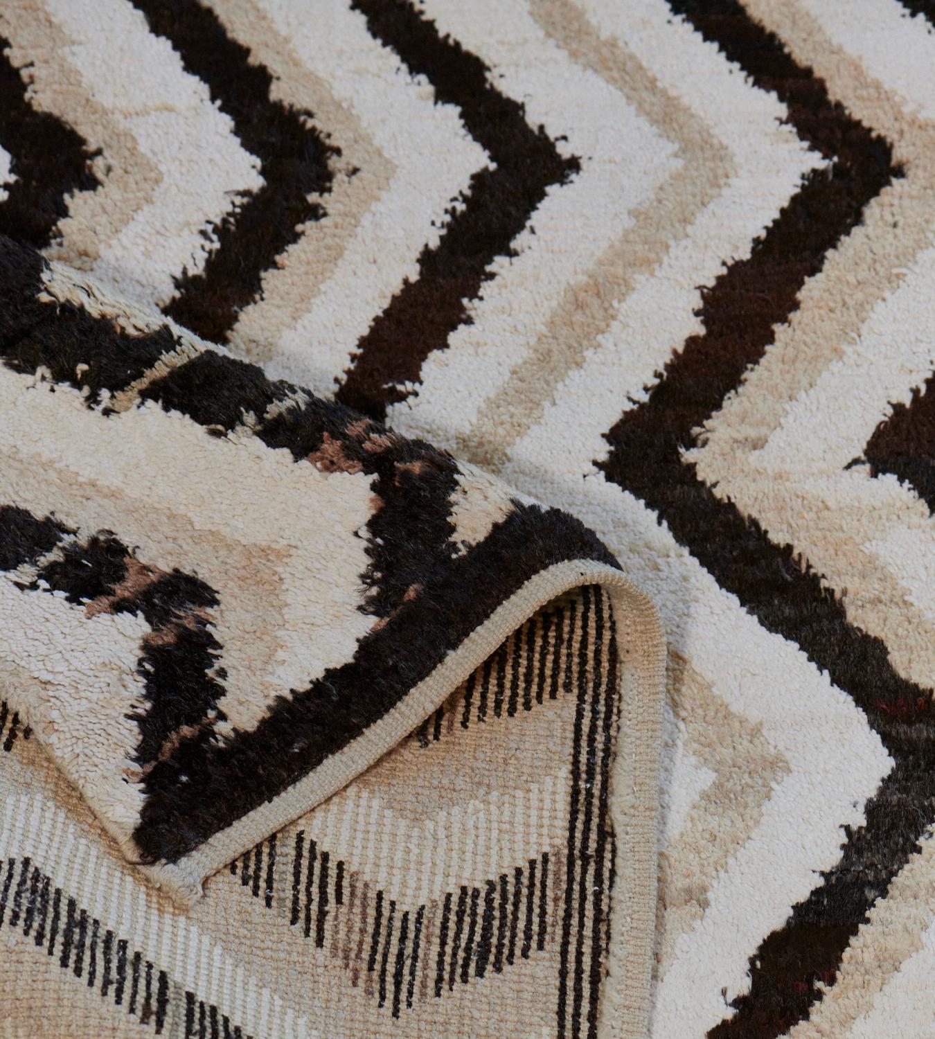 Contemporary Handwoven Zig-Zag Turkish Style Wool Deco Rug For Sale