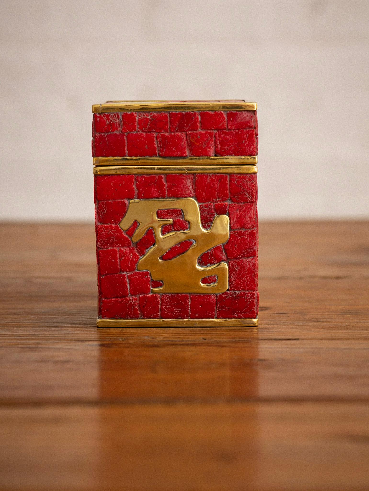 Caja mexicana de mediados de siglo con tapa de mosaico y latón, obra de Salvador Teran Mexicano en venta