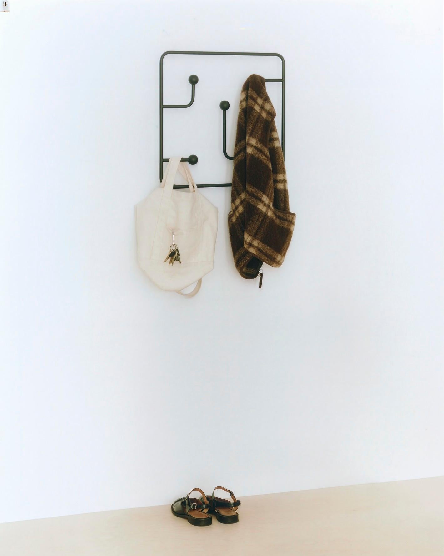 Acciaio Hang Around Large di Derel Mcleod & Joy Charbonneau, 2023 in vendita