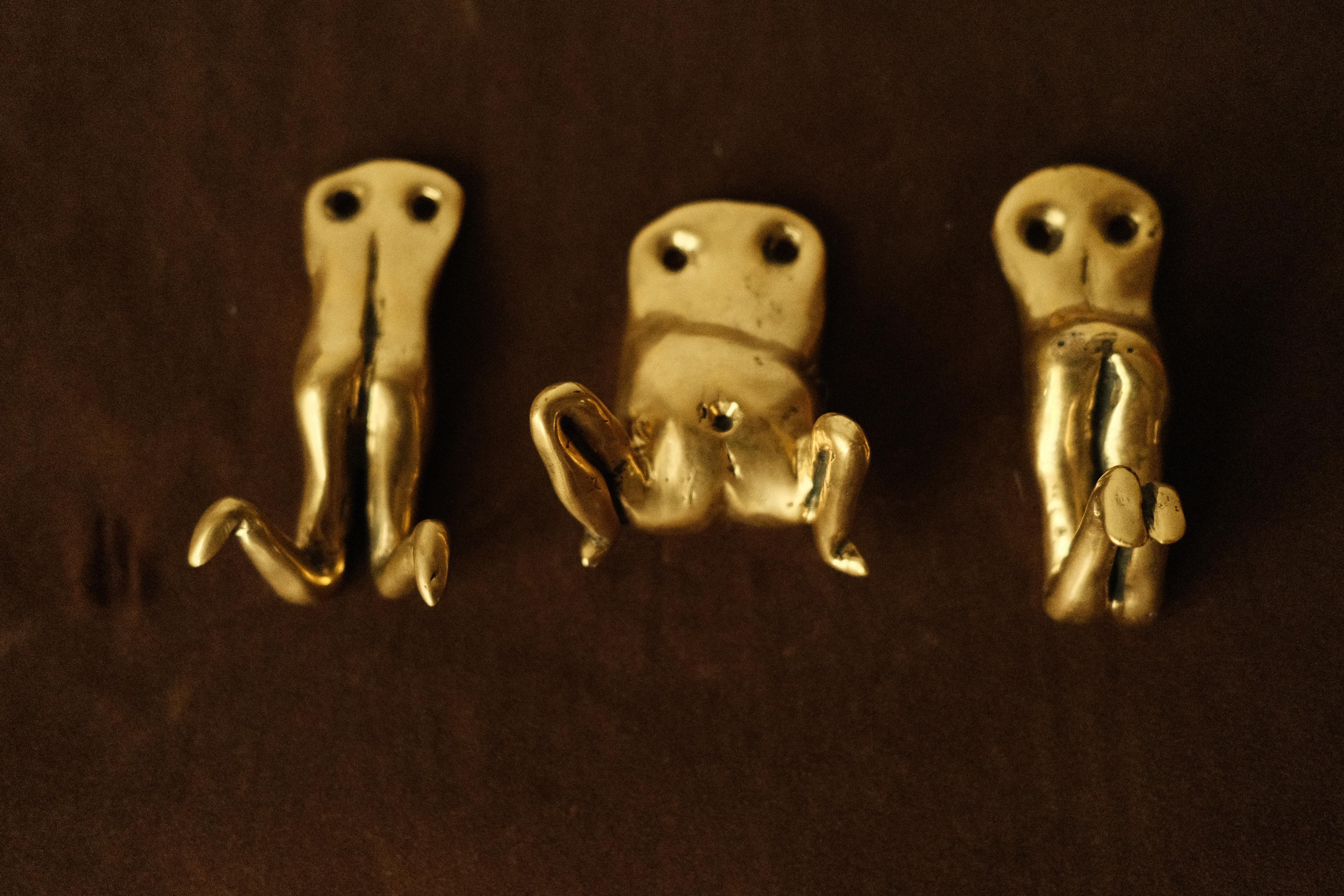 Les objets présentés dans cette Collectional s'étendent à travers différentes formes de conscience, entremêlant des couches de signification et de perception. Les différents modes d'expérience d'un objet se fondent les uns dans les autres dans