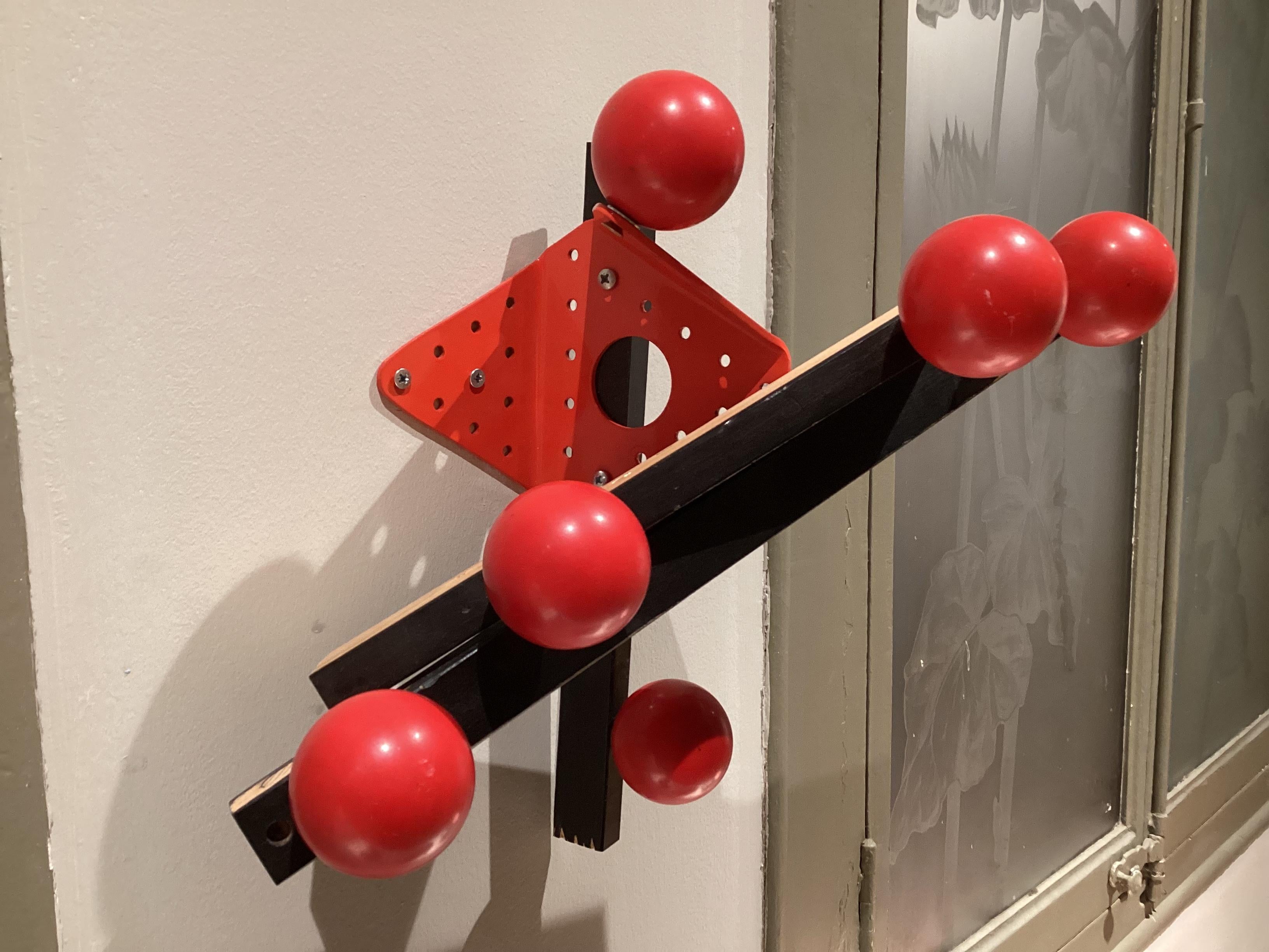 Hanger n°10, bois artistique unique recyclé par Curro Claret Excellent état - En vente à Barcelona, ES