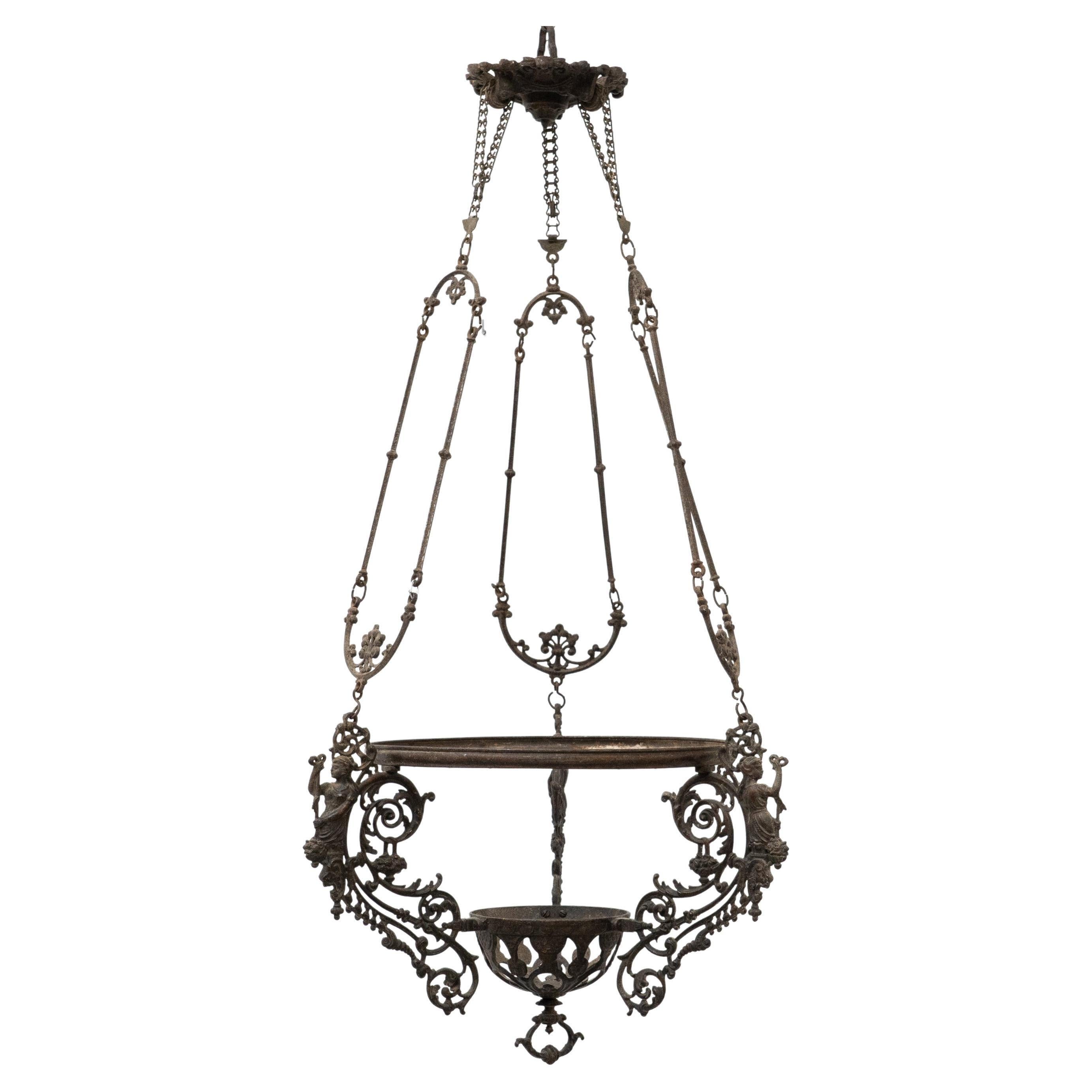 Lampada a sospensione in ottone, circa 1940.    Di produttore sconosciuto.    In condizioni originali, con alcuni segni visibili dell'uso e dell'età precedenti, che conservano una bella patina.    Materiali:  Ottone.    La lampada non è