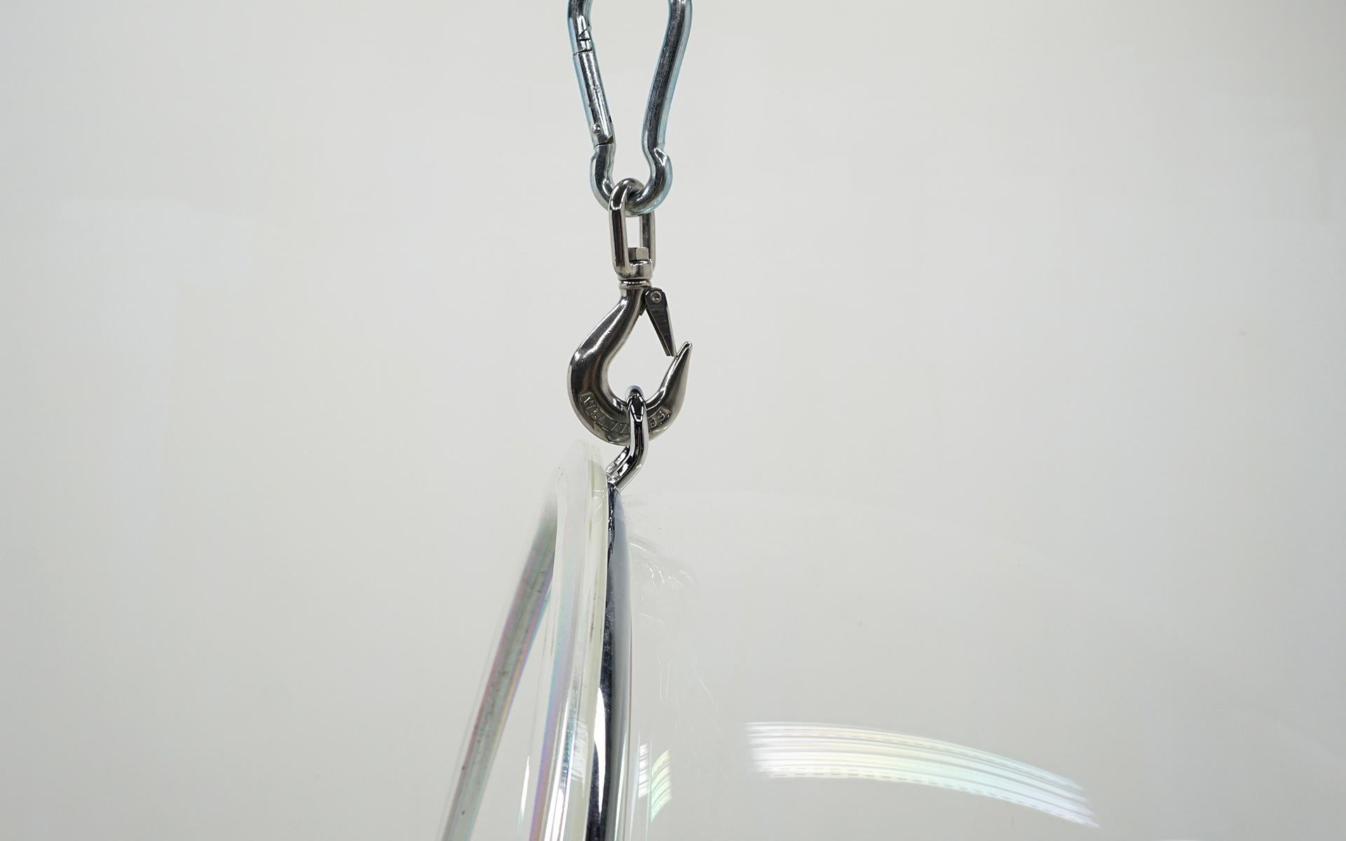 Hängender Blasenstuhl von Eero Aarnio.  Acryl / Lucite, Chrom, weißes Leder im Angebot 1