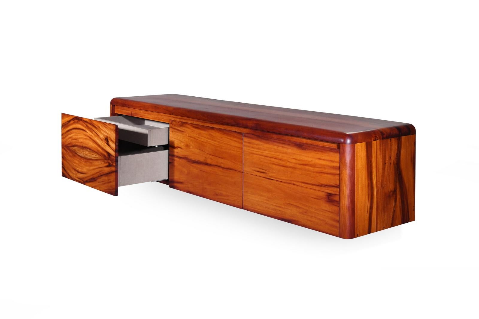Mid-Century Modern Meuble de rangement suspendu aux coins arrondis, bois de récupération, par P. Tendercool en vente