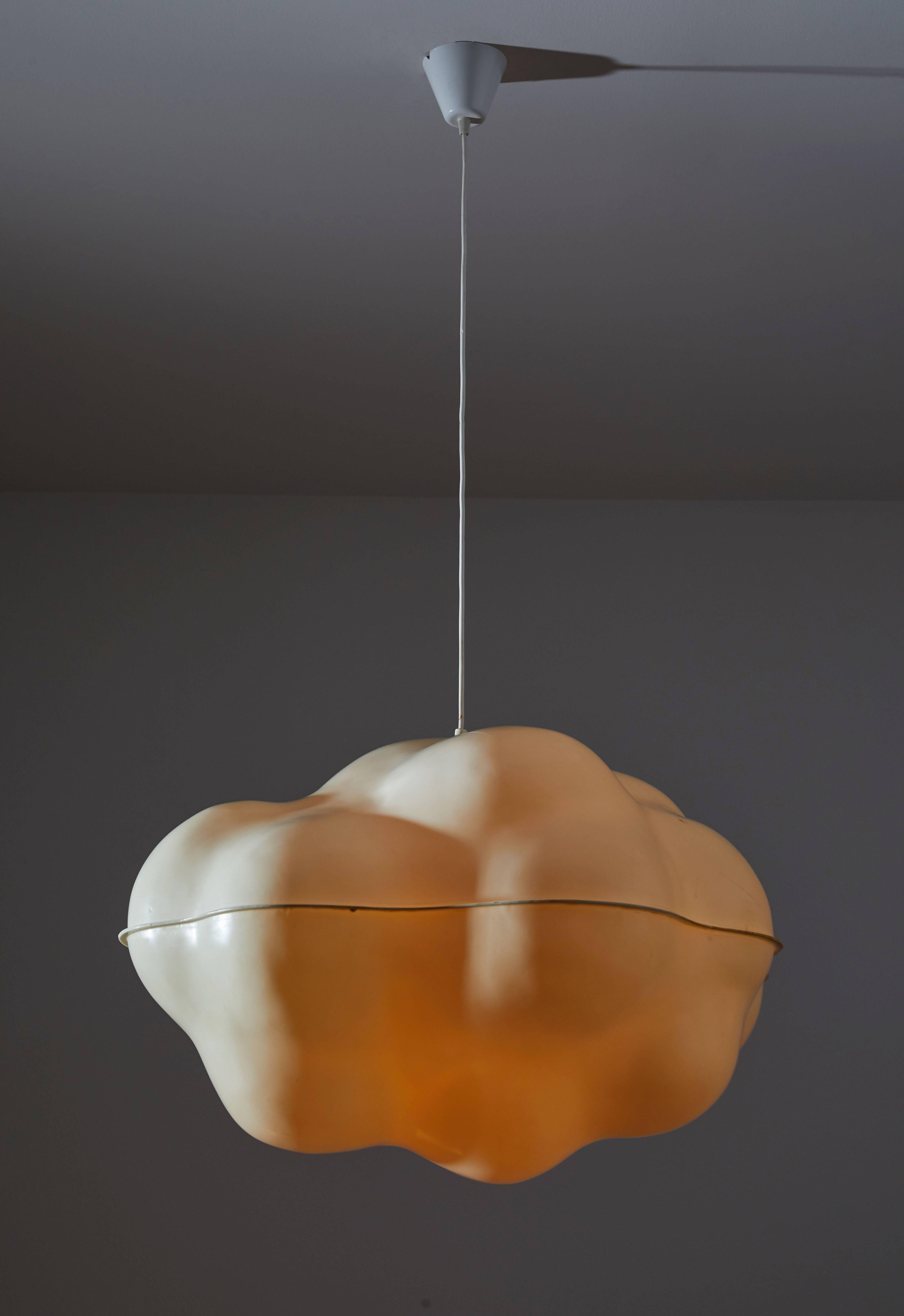 Rare first edition hanging cloud light composed by Susi and Ueli Berger for J. Lüber. Manufactured in Switzerland, 1976. Made from polystyrol. Rewired for US junction boxes Takes one E27 75 w maximum bulb. Literature : Museum für Gestaltung Zürich