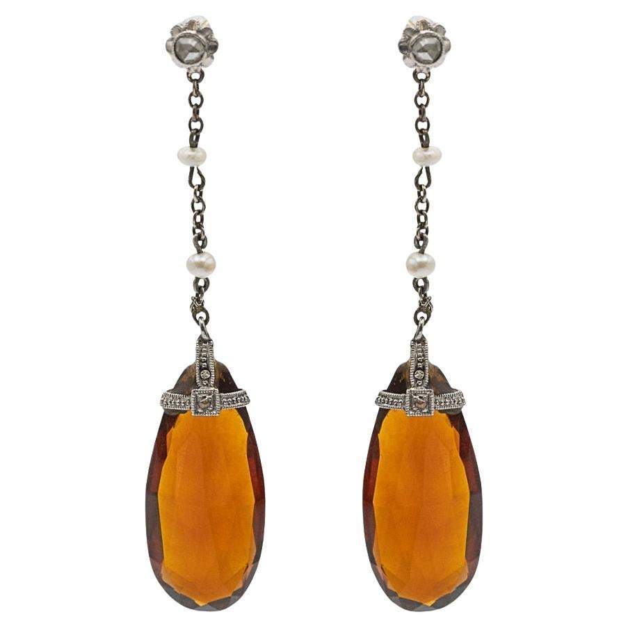 Hanging earrings with citrines, diamonds and pearls. For Sale