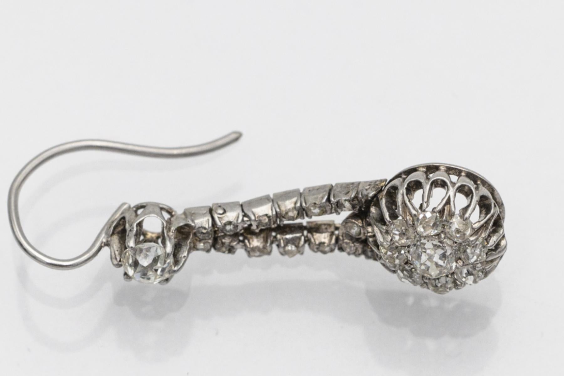 Taille vieille Europe Boucles d'oreilles suspendues avec des diamants de taille ancienne, Europe occidentale, début du XXe siècle. en vente