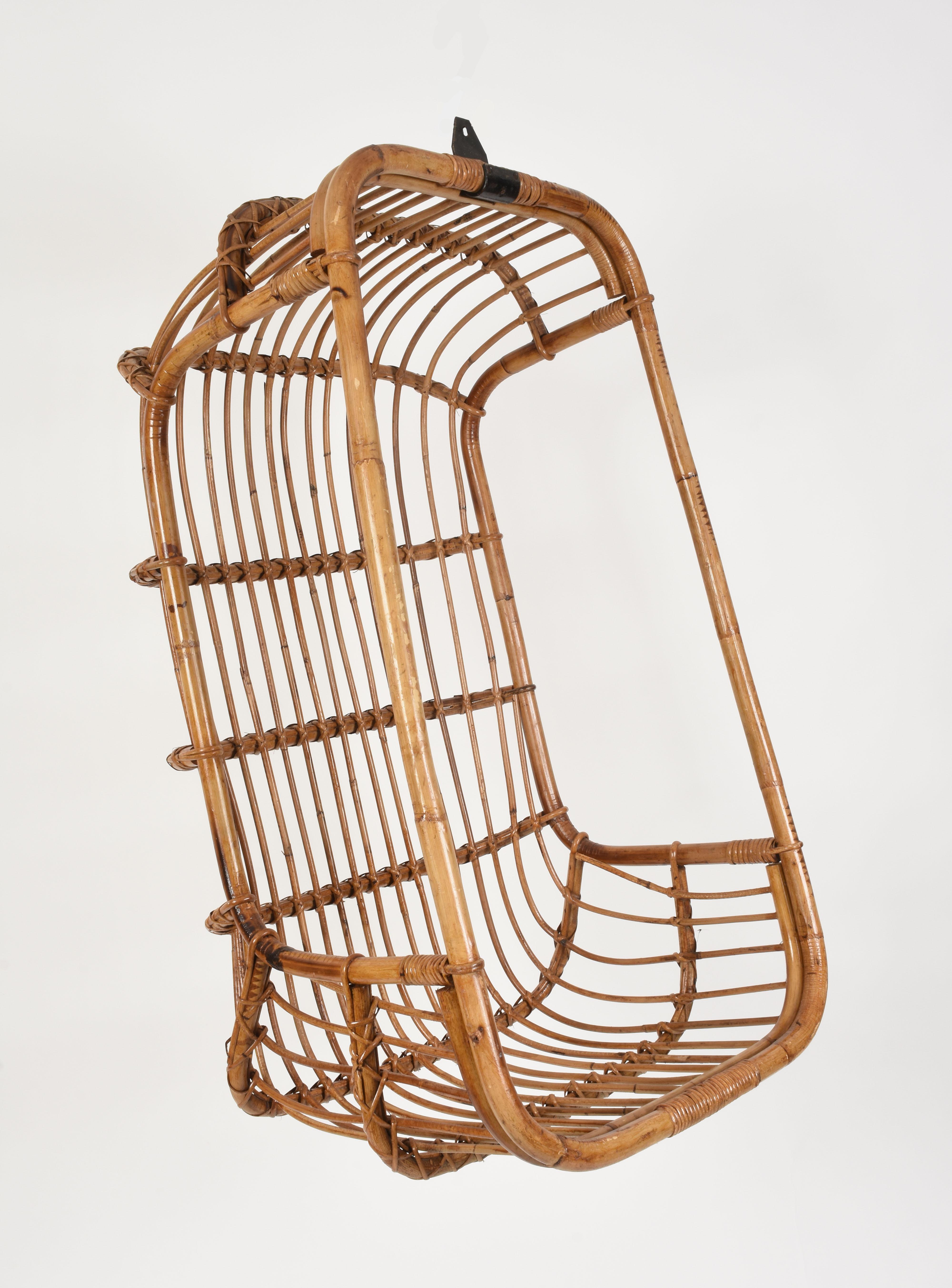 Hanging Eggshaped Midcentury Rattan and Bamboo Italian Armchair, 1970s In Good Condition In Roma, IT