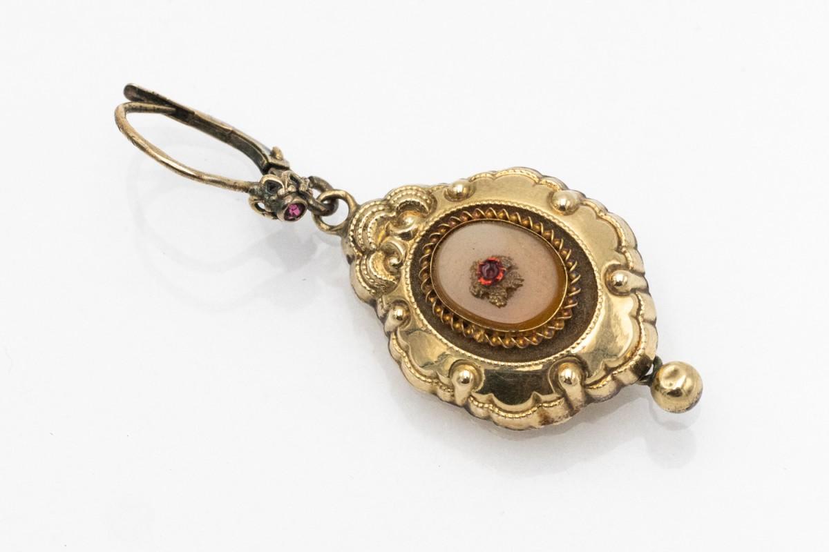 Femenino o masculino Pendientes colgantes de oro y plata de estilo Biedermeier. en venta