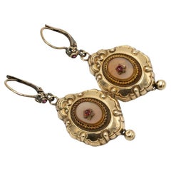 Orecchini pendenti in oro e argento in stile Biedermeier.
