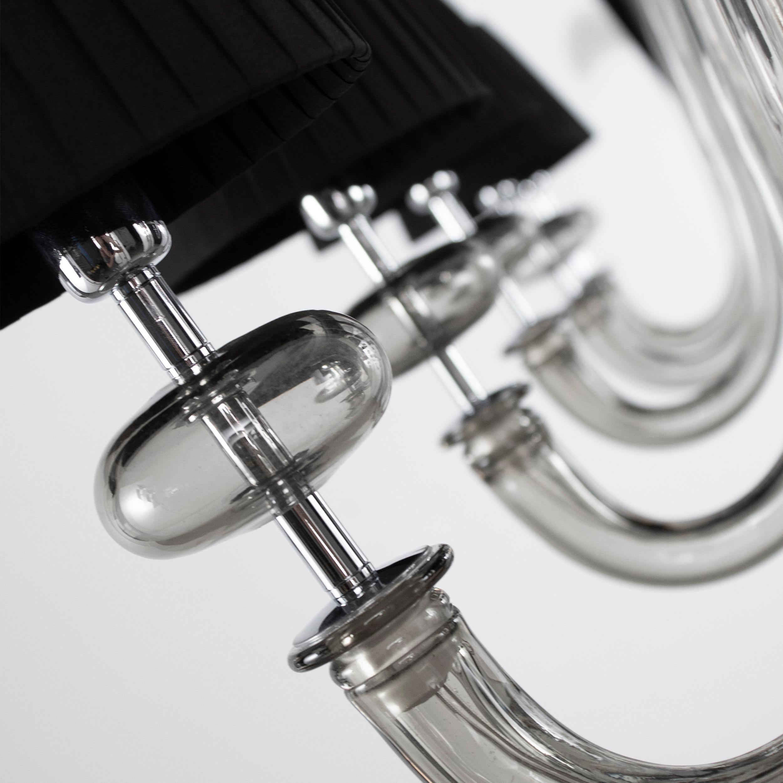 Lampada a sospensione a 10 bracci in vetro di Murano grigio chiaro, paralumi neri di Multiforme in vendita 1