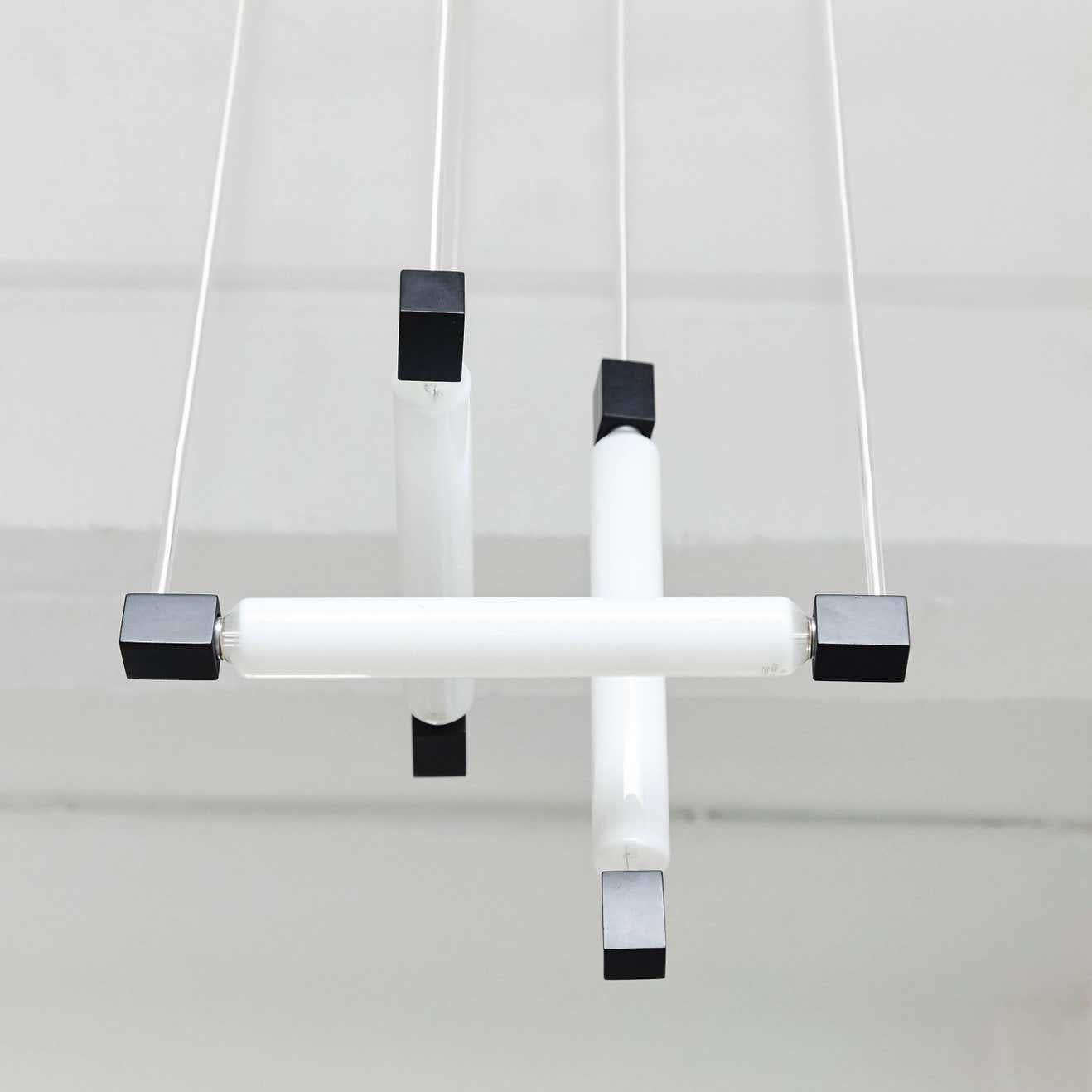 Hanging lamp, designed in the style of Rietveld, executed circa 1960 by unknown manufacturer.
Painted wooden structure and plastic tube protecting the electricity cable, with three bulbs.

In good original condition, with minor wear consistent