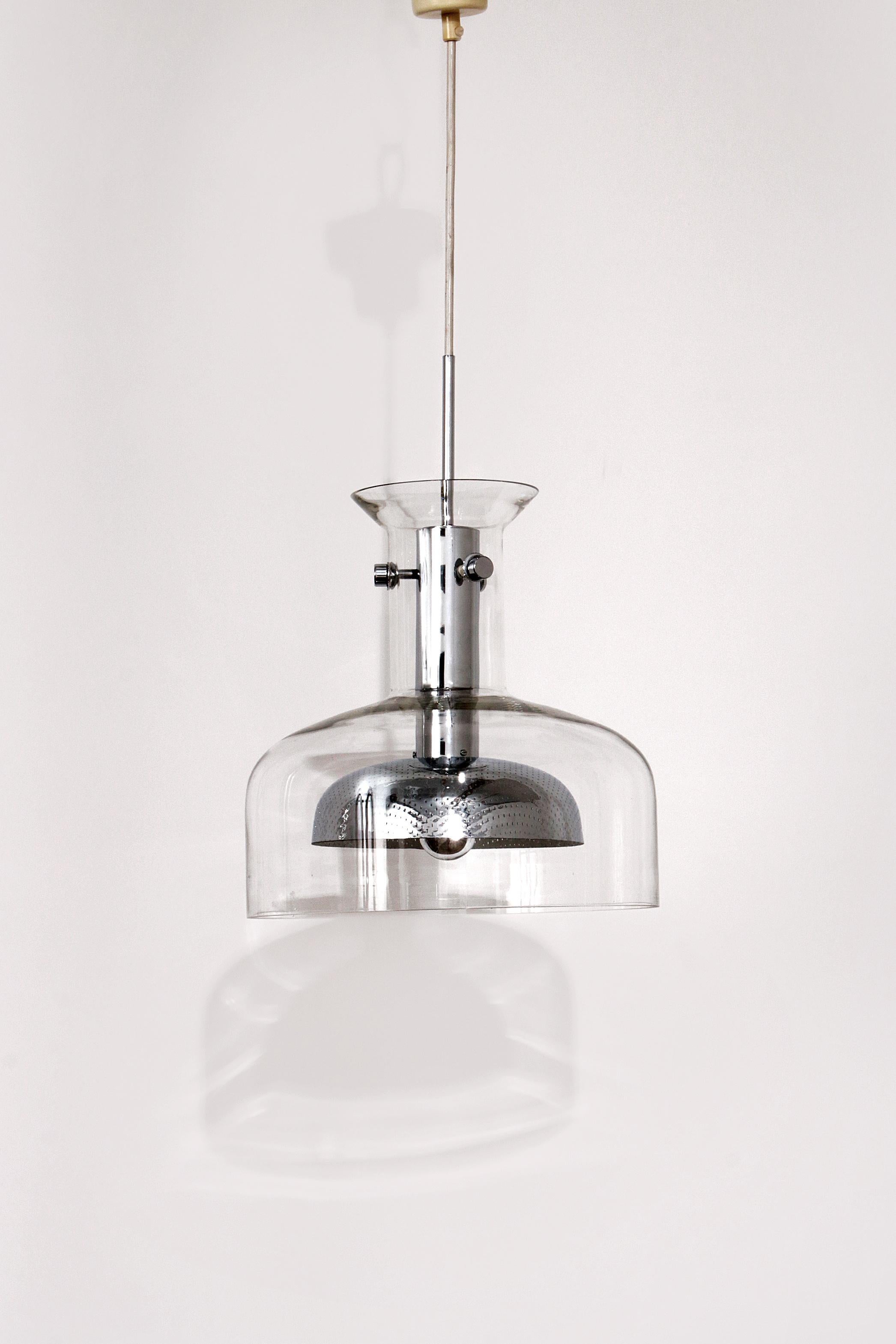 Lampada a sospensione Anders Pehrson Model Crystal di Atelje Lyktan, anni '70


Questa bellissima lampada a sospensione di Anders Pehrson, modello Crystal, prodotta da Atelje Lyktan negli anni '70, è un vero e proprio richiamo visivo per qualsiasi