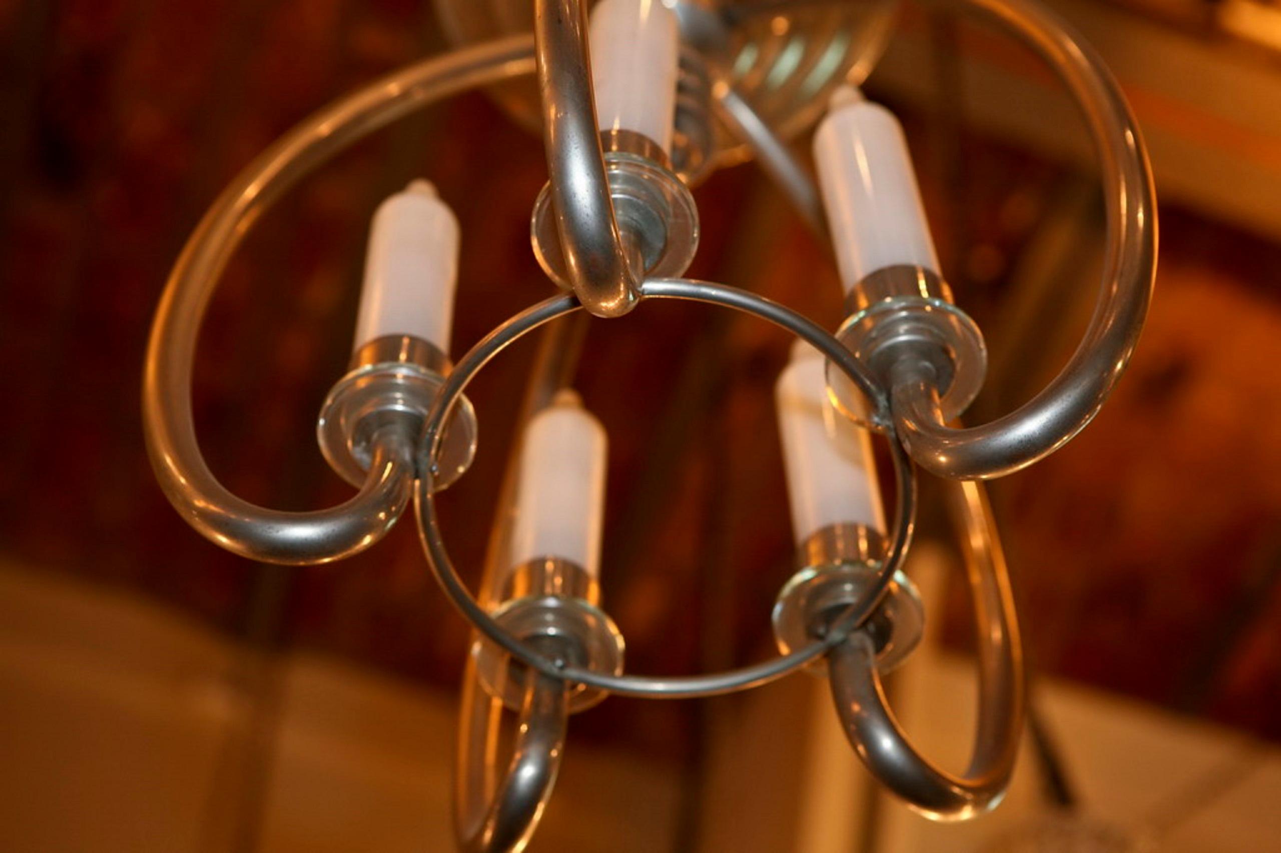 Superbe lampe suspendue

Matière : Bronze chromé, verre opalin, verre
Style : Art Déco
Pays : Allemand
Si vous recherchez des appliques pour assortir votre éclairage de plafond, nous avons ce qu'il vous faut.
Pour prendre soin de votre propriété et