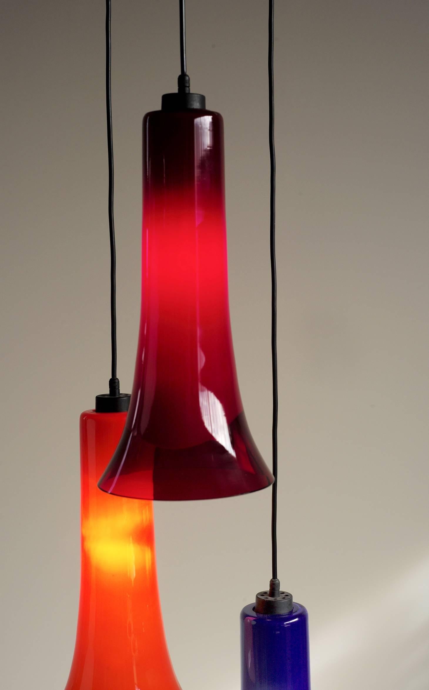 Verre Lampe suspendue en verre soufflé à trois lumières colorées, Italie, 1960 en vente
