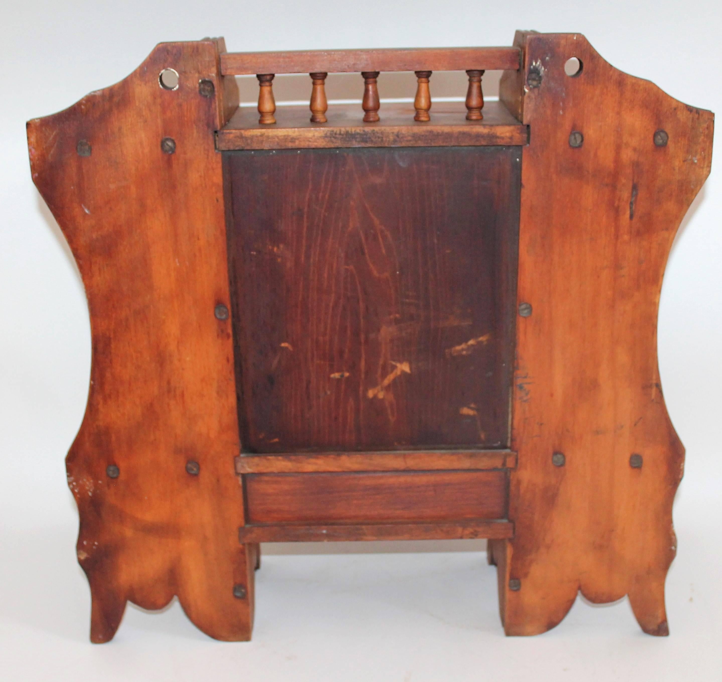 Hanging Medicine Cabinet with One Drawer, 19th Century Pine 1