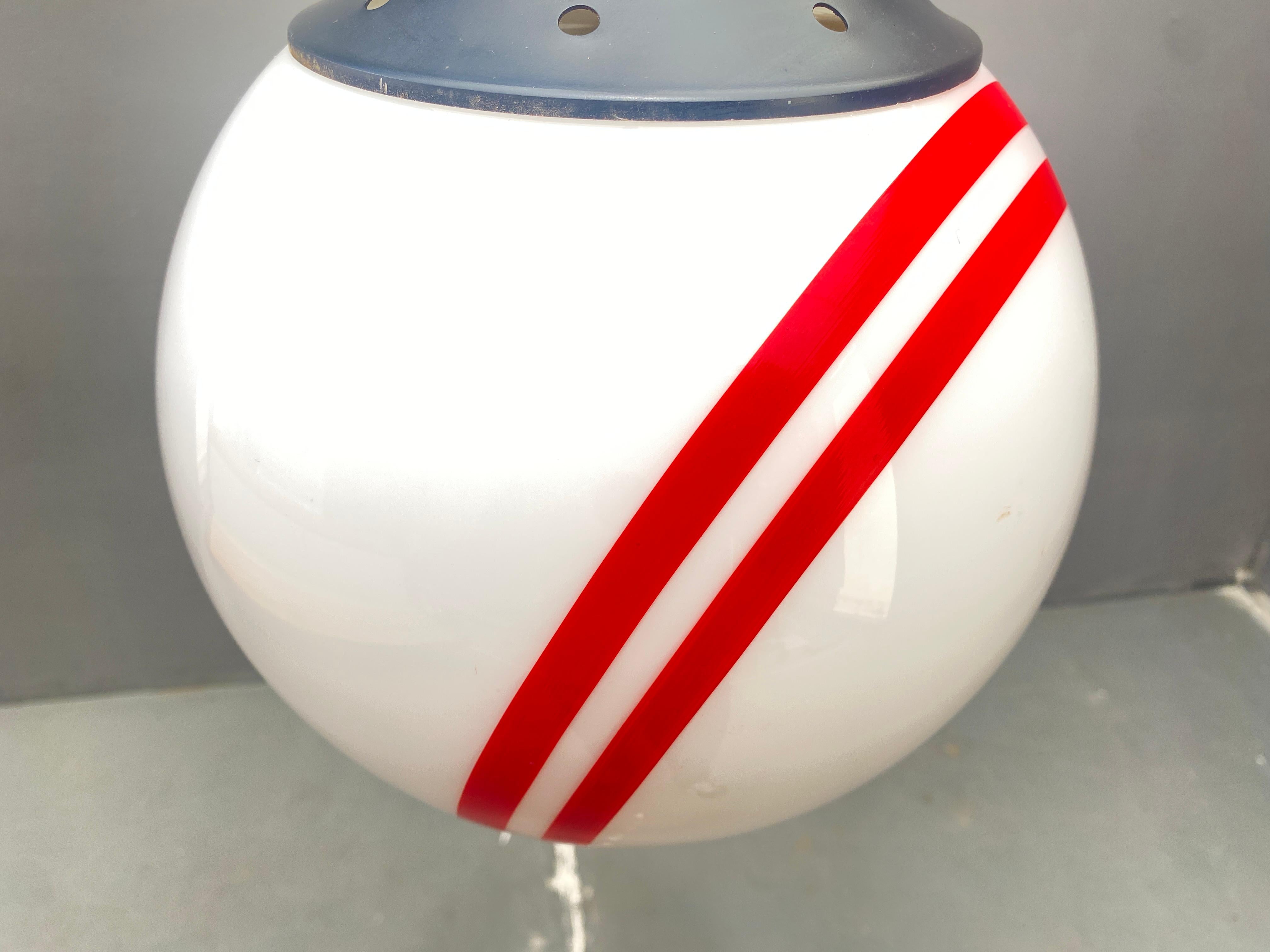 Lampe suspendue avec abat-jour rond en verre en vente 5