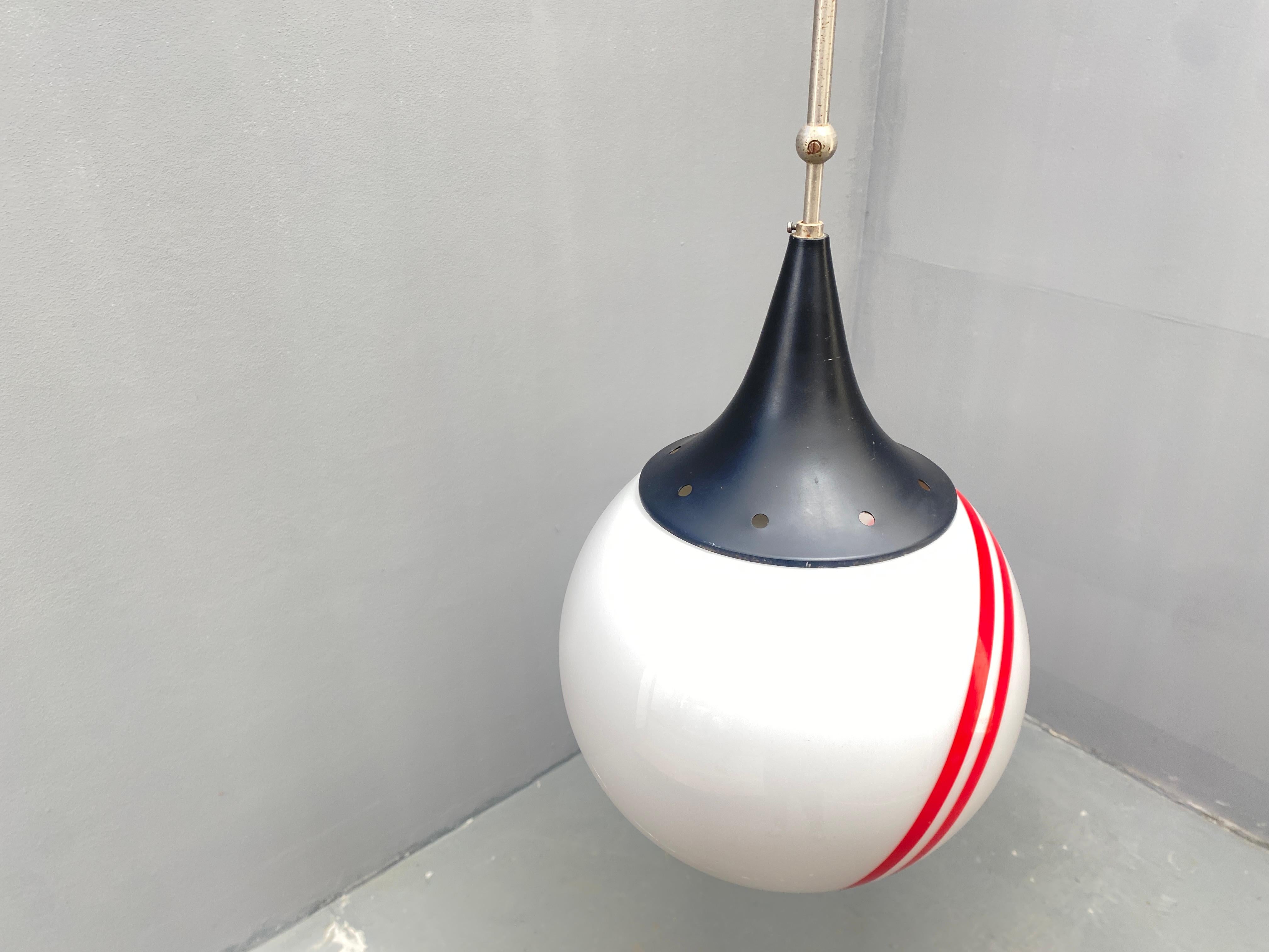 Verre d'art Lampe suspendue avec abat-jour rond en verre en vente