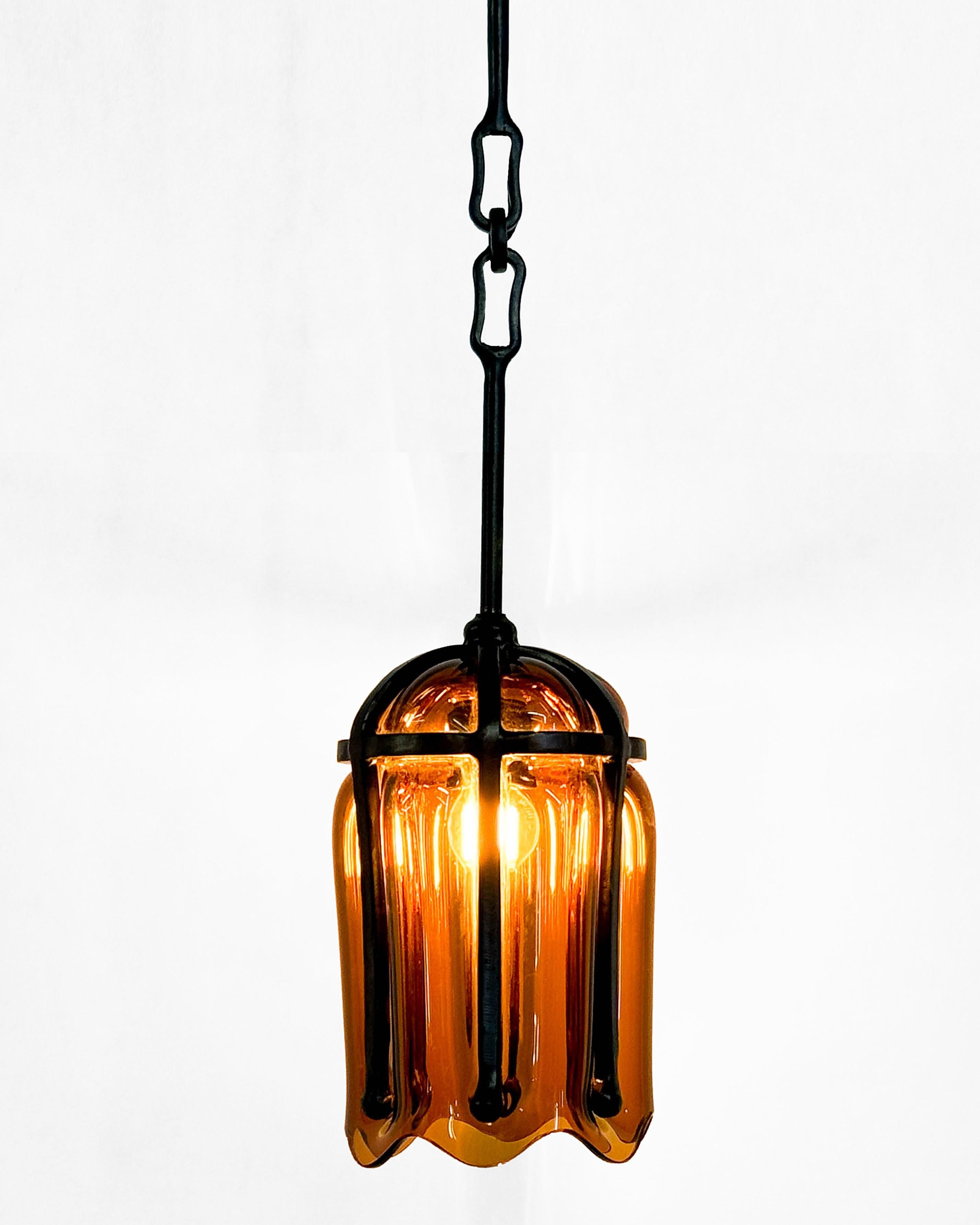 FLORA NO. 1 - SMALL (AMBER)
J.M. Szymanski
D. 2024

What is the architecture of a flower? FLORA, a lighting collection by J.M. Szymanski, explores a flower's remarkable form. The collection is a link between nature and the built environment.
 
Made
