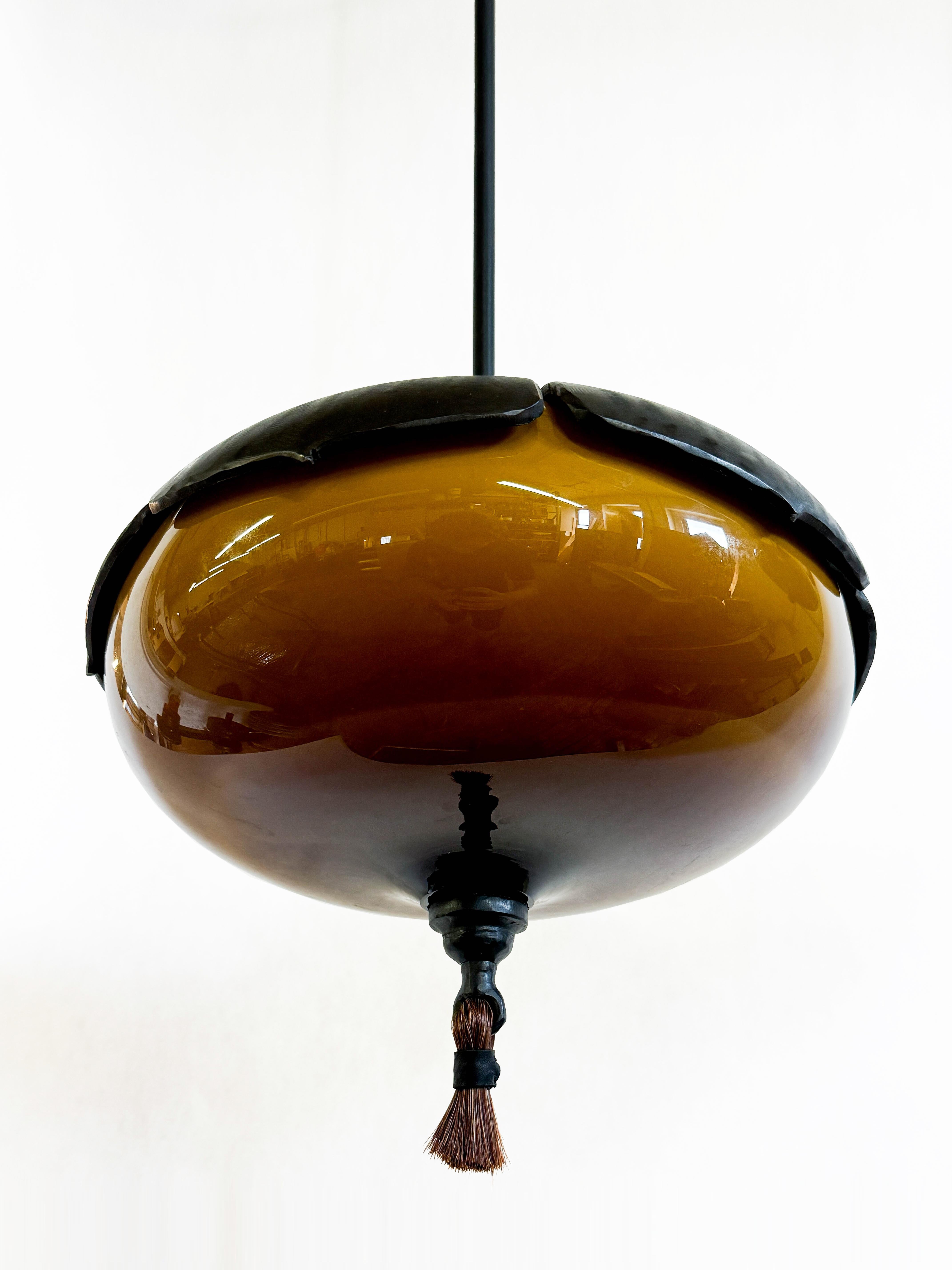 FLORA NO. 2
J.M. Szymanski
D. 2024

What is the architecture of a flower? FLORA, a lighting collection by J.M. Szymanski, explores a flower's remarkable form. The collection is a link between nature and the built environment.
 
Made proudly in NYC!