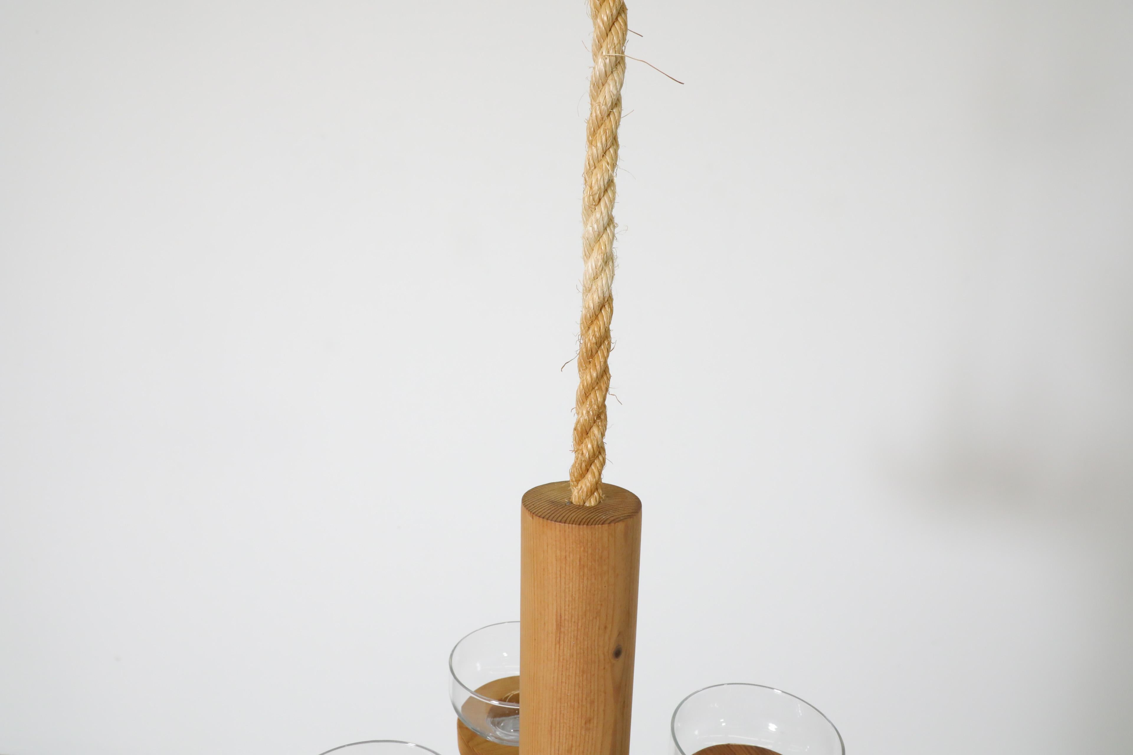 Lustre suspendu en pin avec 4 porte-bougies en verre en vente 2