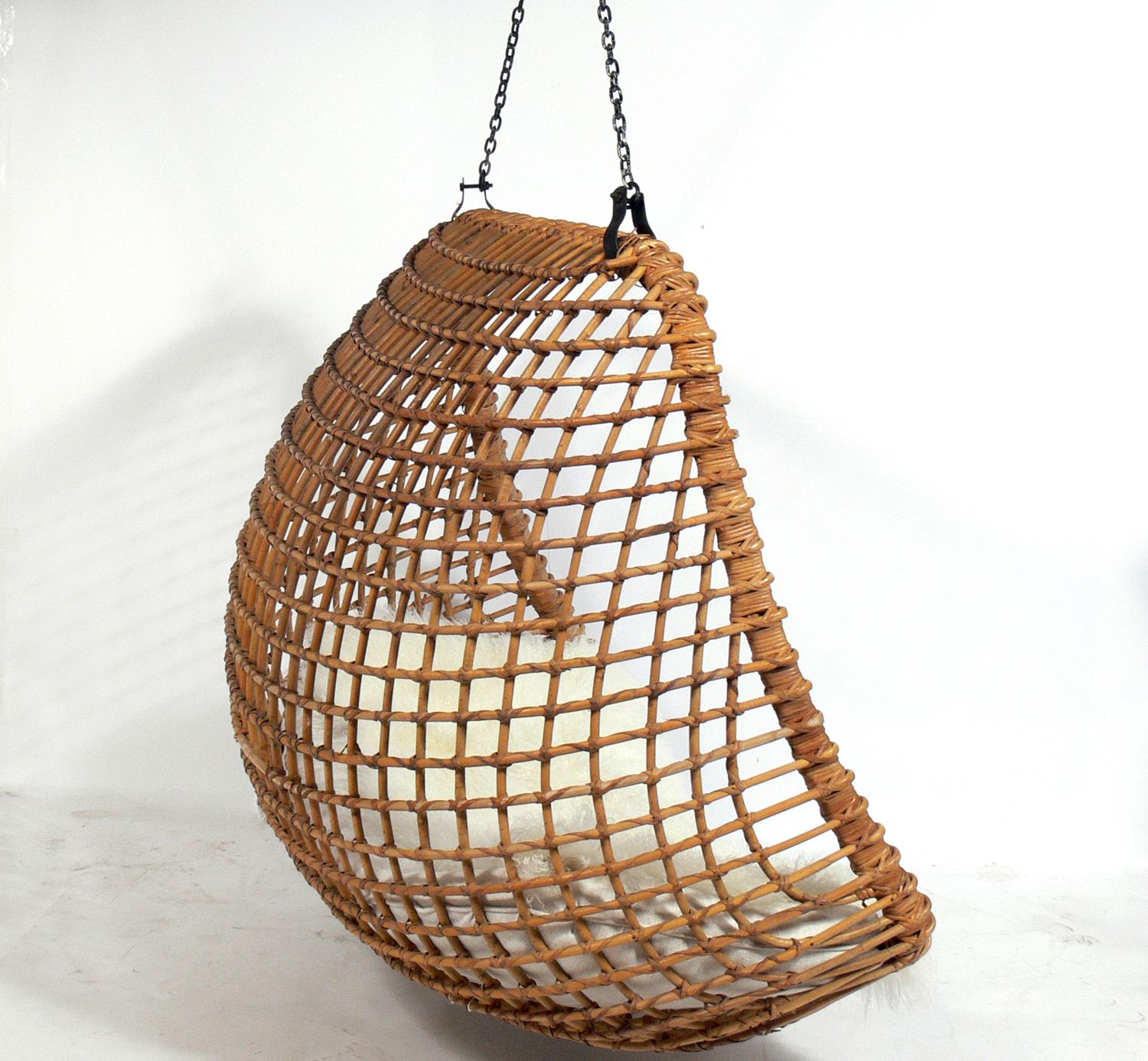 Hanging Rattan Settee In Good Condition In Atlanta, GA