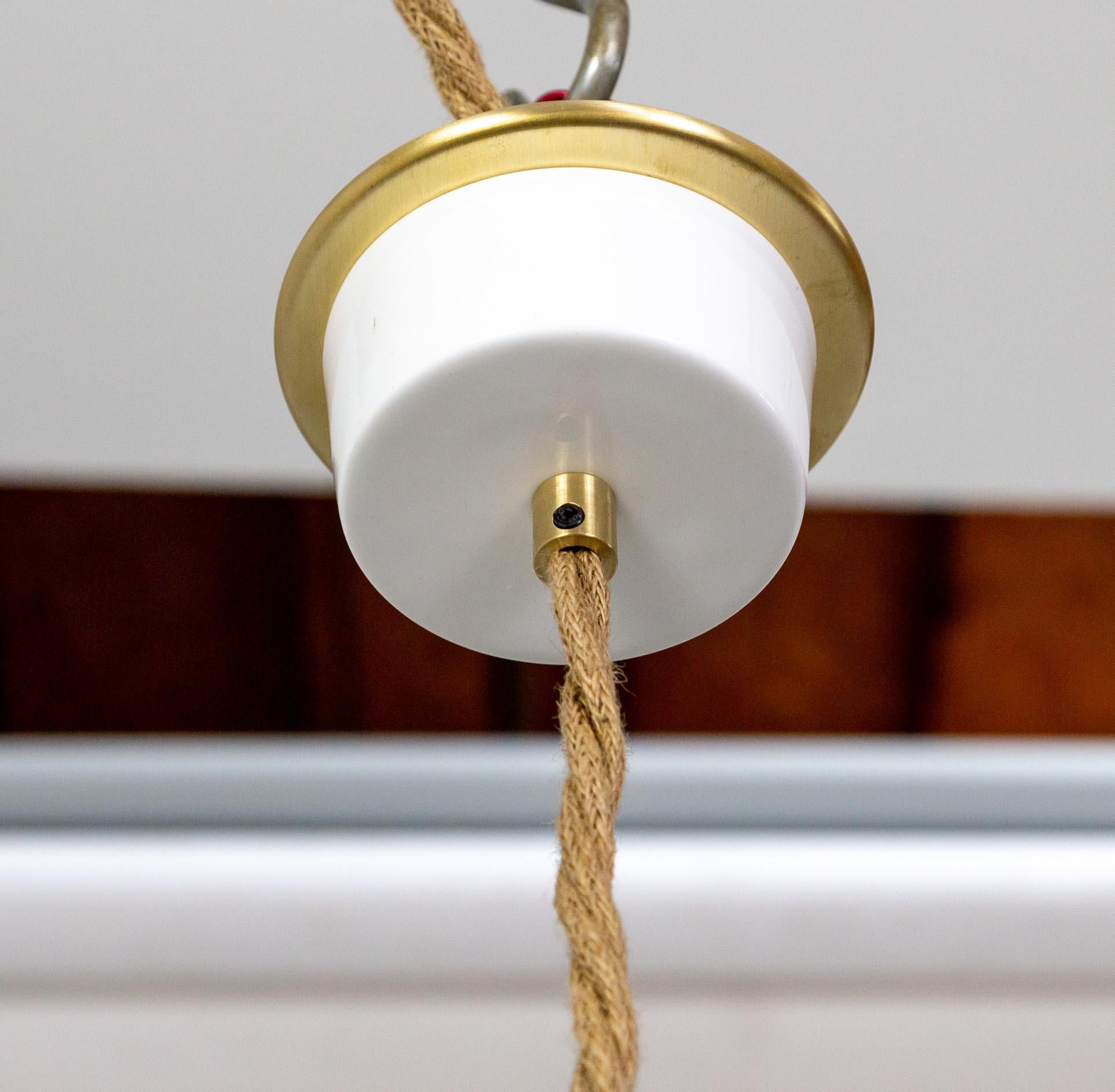 Lampada a corda sospesa con paralume in vetro lattiginoso in vendita 1