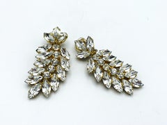 Hanging sparkly Clip-on earring  by J. SABBAGH Paris from the 1960s, gold se