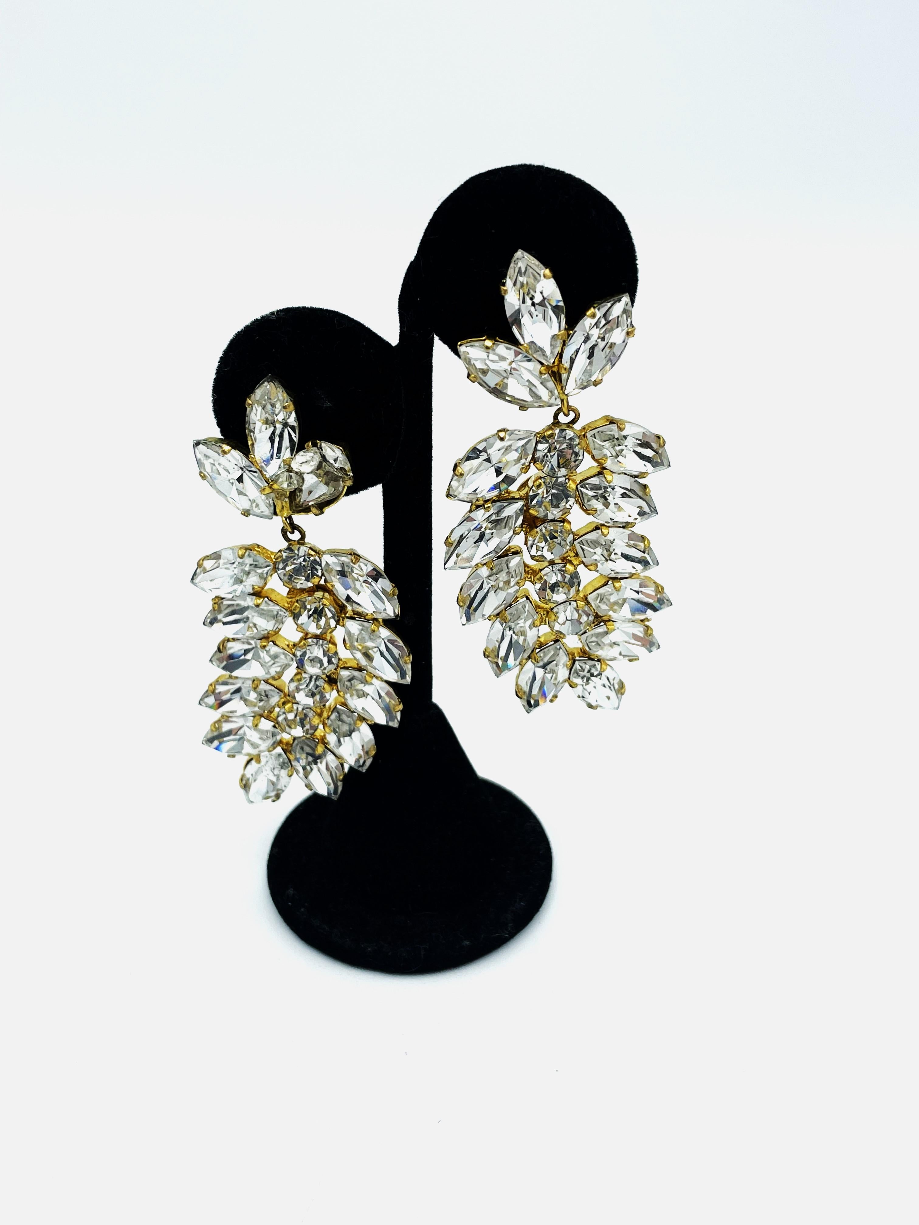 Art Deco Hanging sparkly Clip-on earring  by J. SABBAGH Paris from the 1960s, gold se For Sale