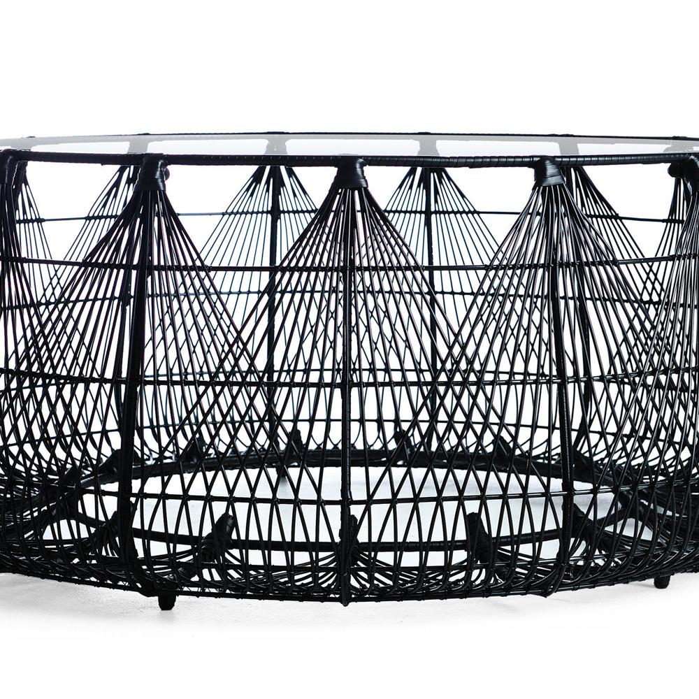 Coffee table hanging top in black finish with 
steel structure and polyethylene braided.
With clear glass top. For indoor-outdoor use.
Also available in white finish.
Also available in hanging top side table.
lead time production if on stock