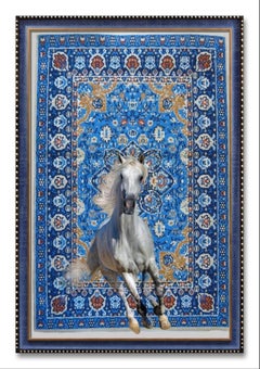 Weißes weißes Pferd mit Morphing aus blauem Wandteppich 