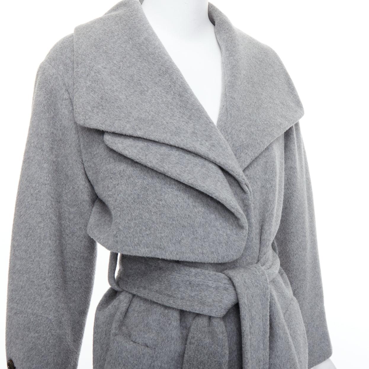 HANII S cappotto oversize in lana e angora con patta e cintura FR38 S
Riferimento: ALCU/A00017
Marchio: Hanii Y
Materiale: Lana, angora
Colore: Grigio
Modello: Tinta unita
Chiusura: Cintura
Fodera: Tessuto grigio
Made in: