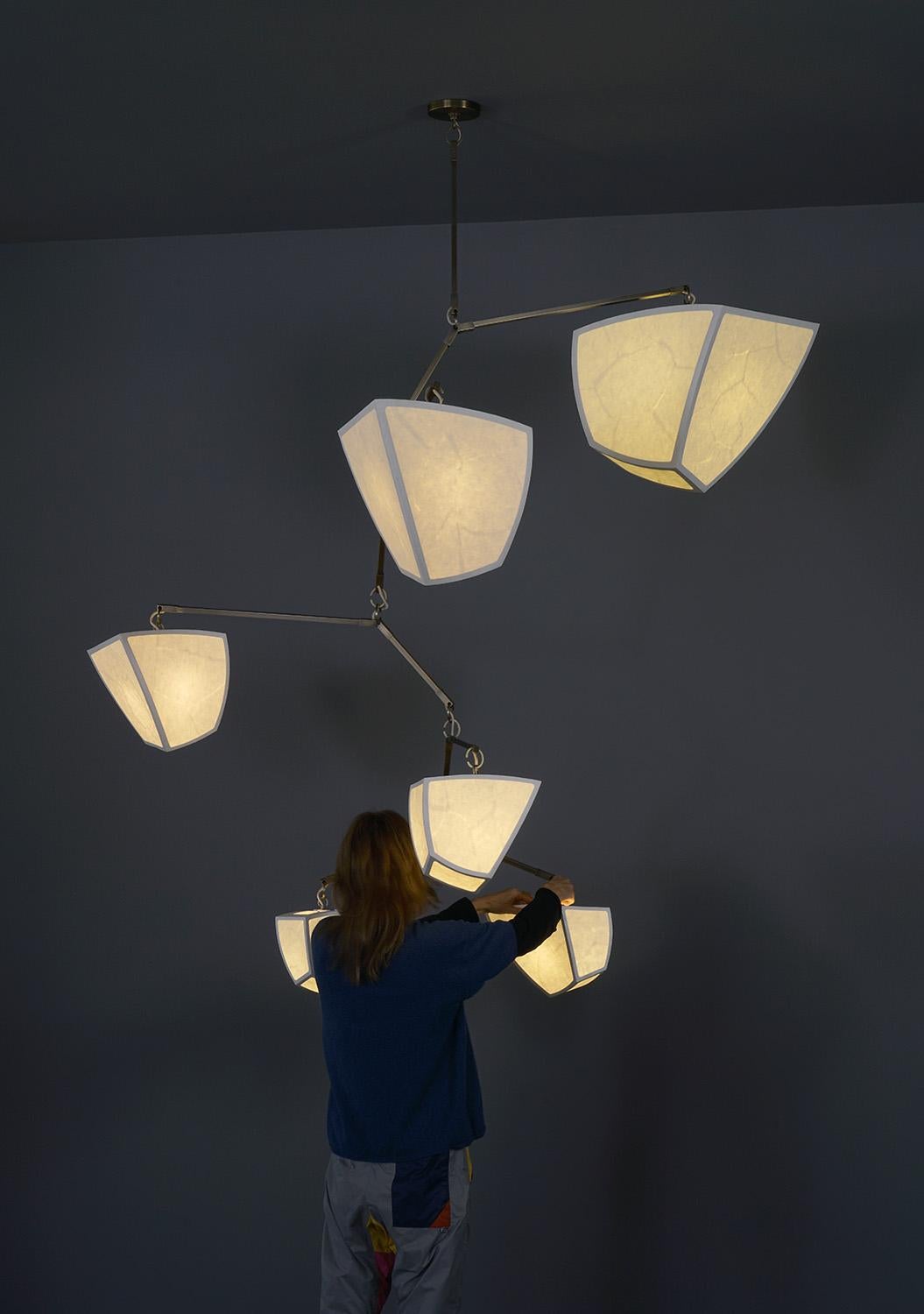Américain Lustre mobile Hanji Ivy 6 V1: ABCDFG, fabriqué à la main par Andrea Claire Studio en vente