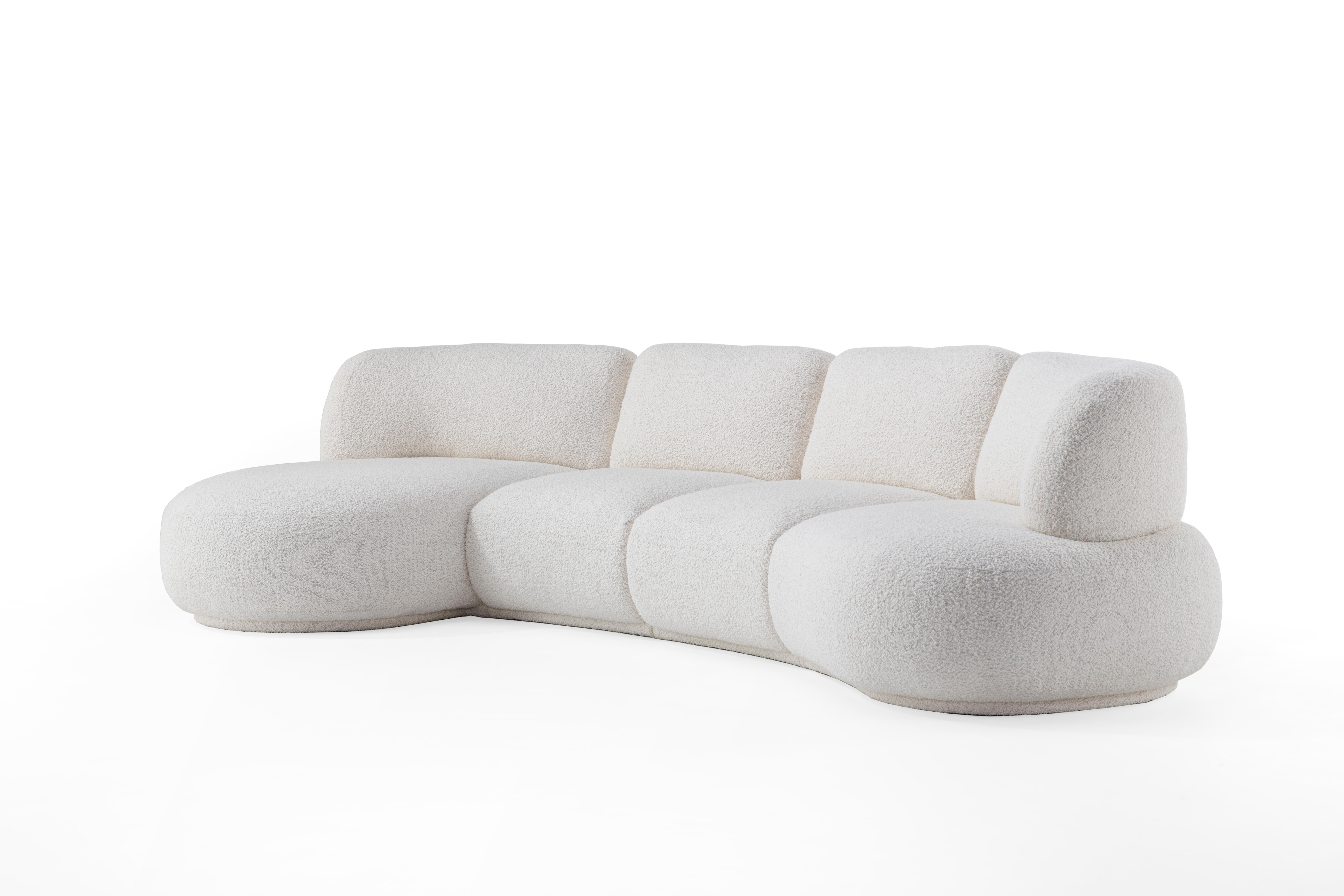 The unbridled desire to achieve the perfect balance of a modular sofa led our design team to HANJI. Named “desire” in an African word, this modular sofa with curved shapes is available in a combination of armrest elements, central elements and