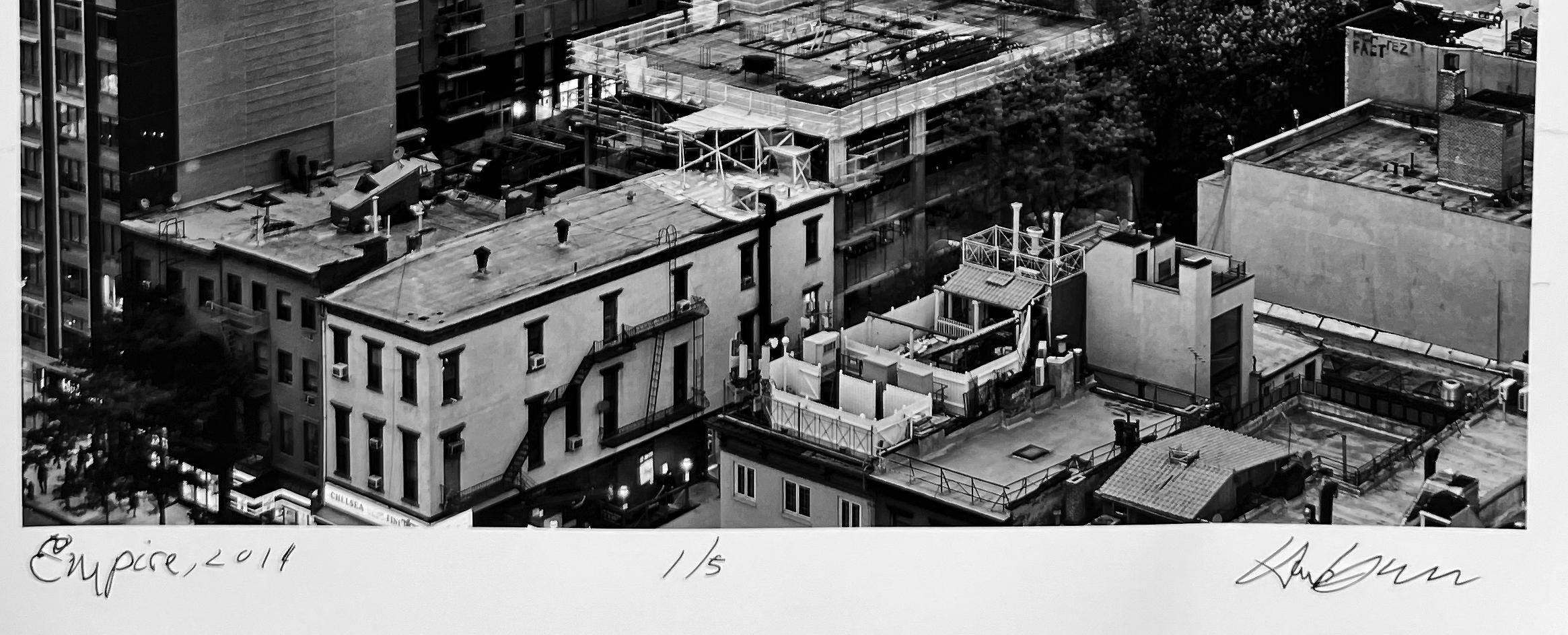 Empire, New York City, Dokumentar-Landschaftsfotografie in Schwarz-Weiß (Zeitgenössisch), Photograph, von Hank Gans