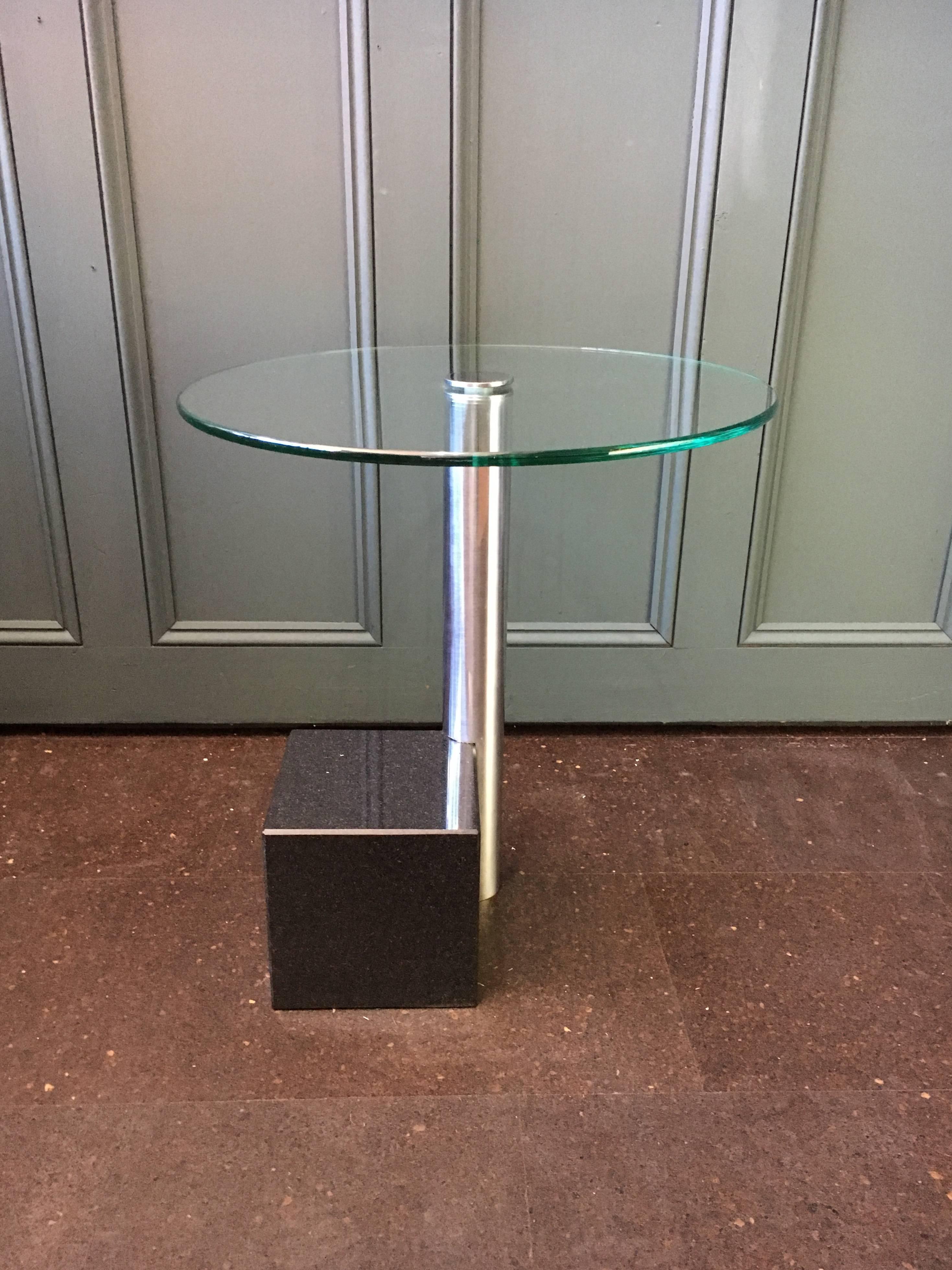 A Hank Kwint side table made in the 1980s, Glass circular top, chrome centre post with an offset solid cube of granite.
Superb minimalist design from Hank Kwint in the Netherlands.