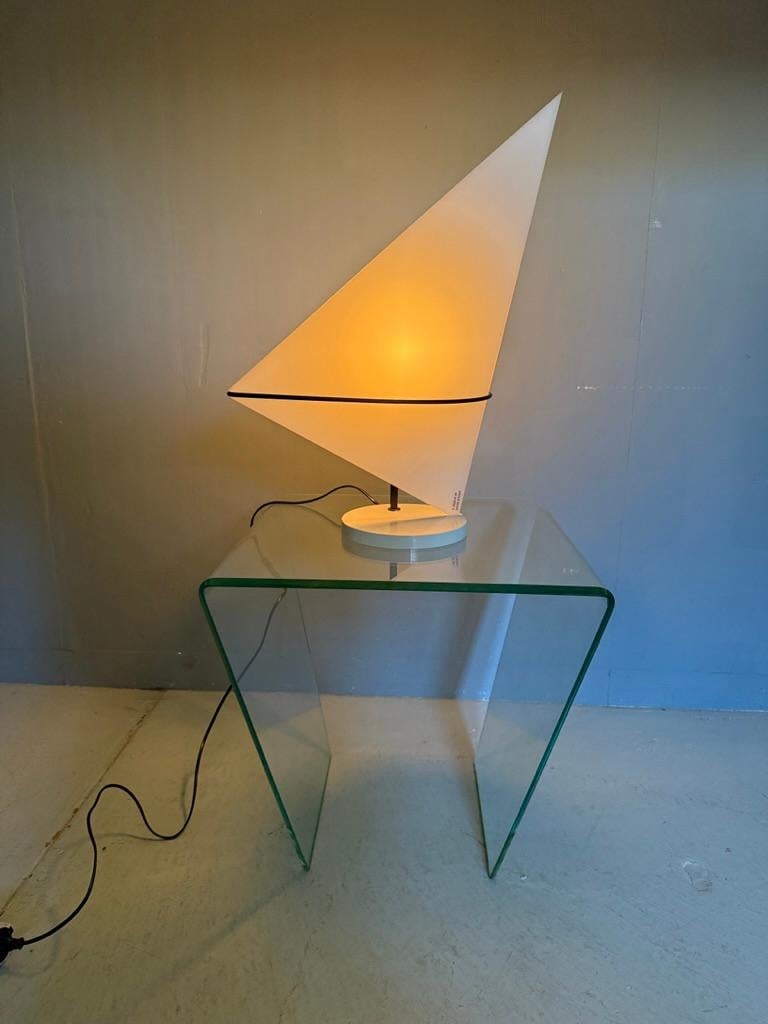 Hank Kwint is a celebrated Dutch designer renowned for his innovative approach to lighting design and his ability to blend form, function, and artistic expression. He is influenced and inspired by the minimalistic art movement 'The Style' with