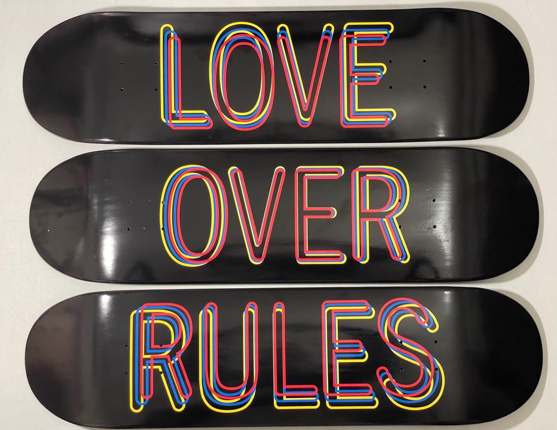 Hank Willis Thomas Liebe über Regeln Seide Bildschirm gedruckt Skateboards Satz von drei