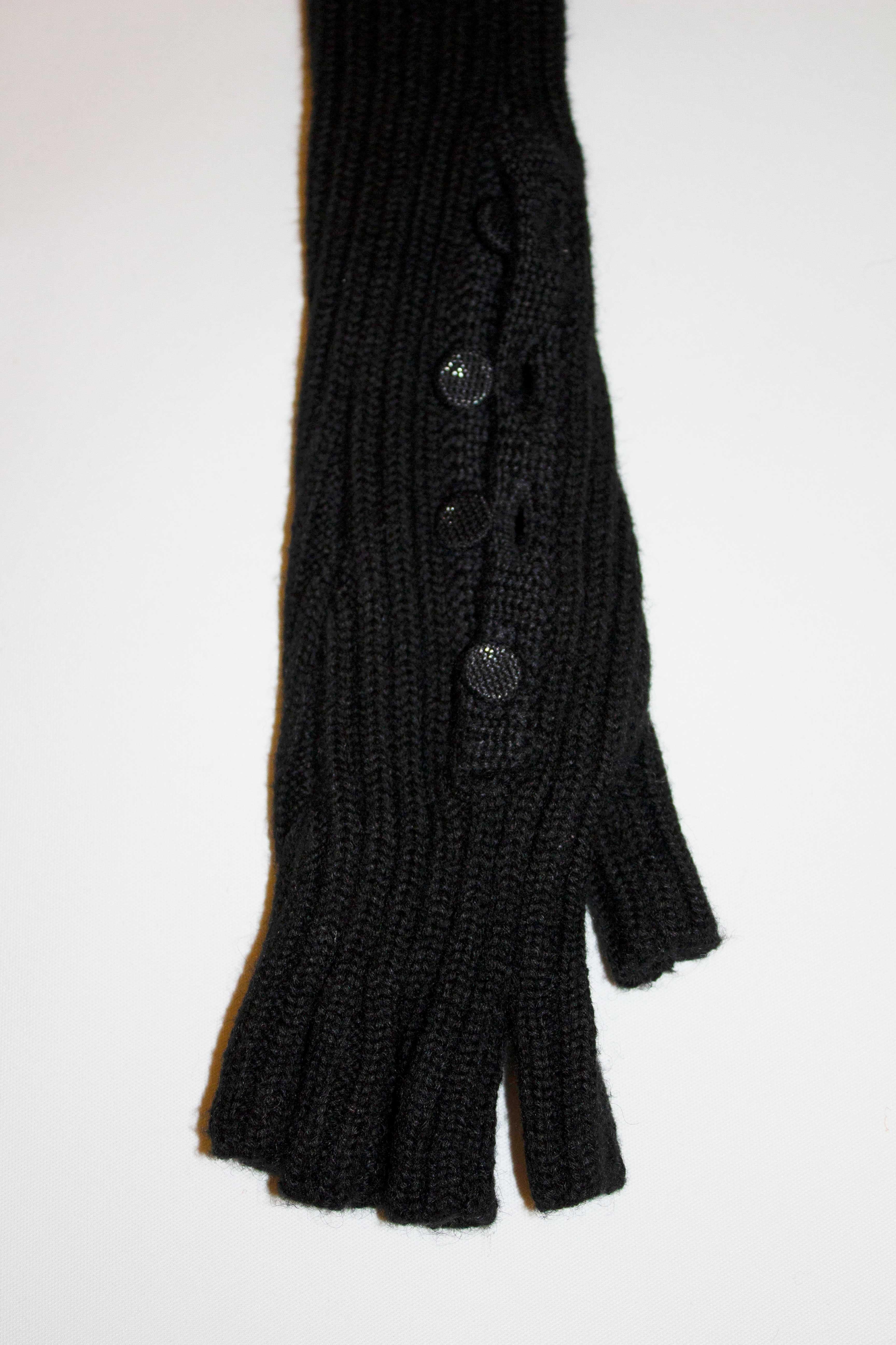 Hankerchief Knitted Tail Coat inlcuding Fingerless Gloves For Sale 2