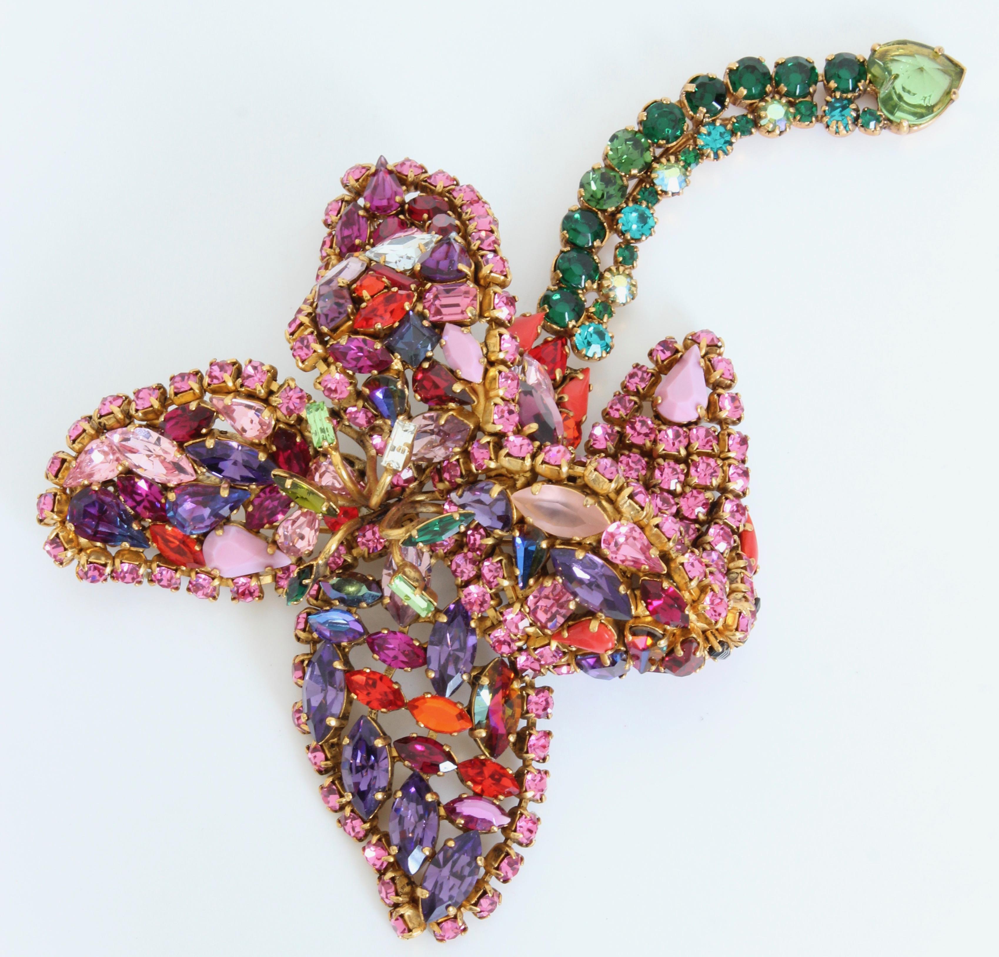 Hanna Bernhard Broche florale grande pendentif embellie fantaisie haute couture en vente 1